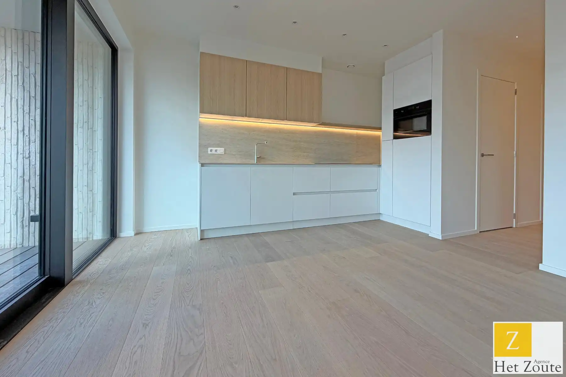 Nieuwbouwappartement met zicht op het Maurice Lippensplein foto 2