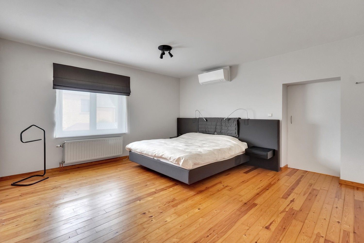 Uitstekend gelegen, gerenoveerde villa op 10a foto 31