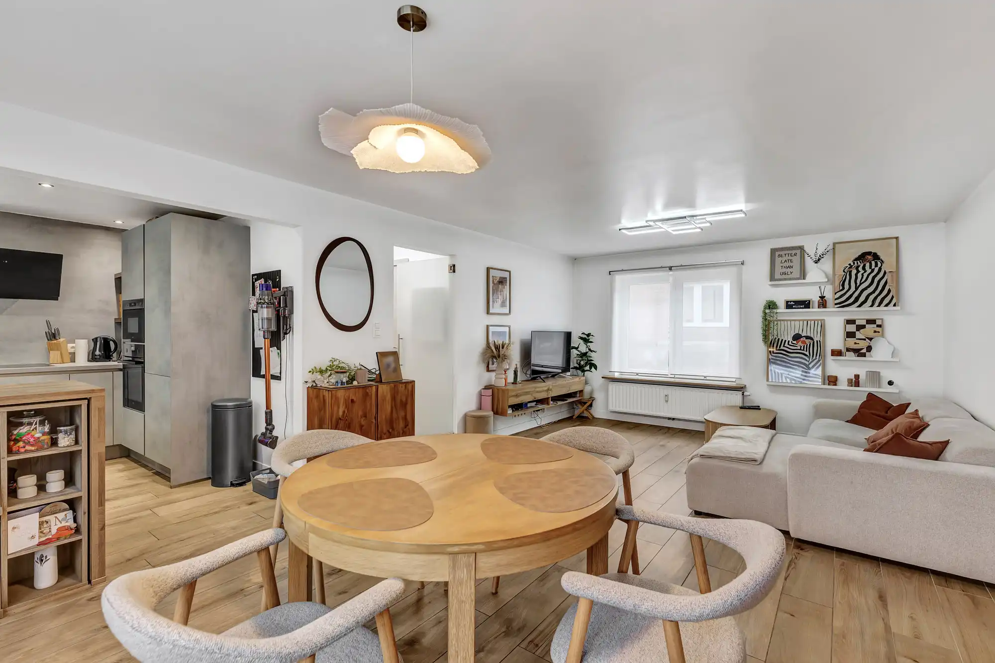 Instapklaar appartement met twee slaapkamers en garage foto 4