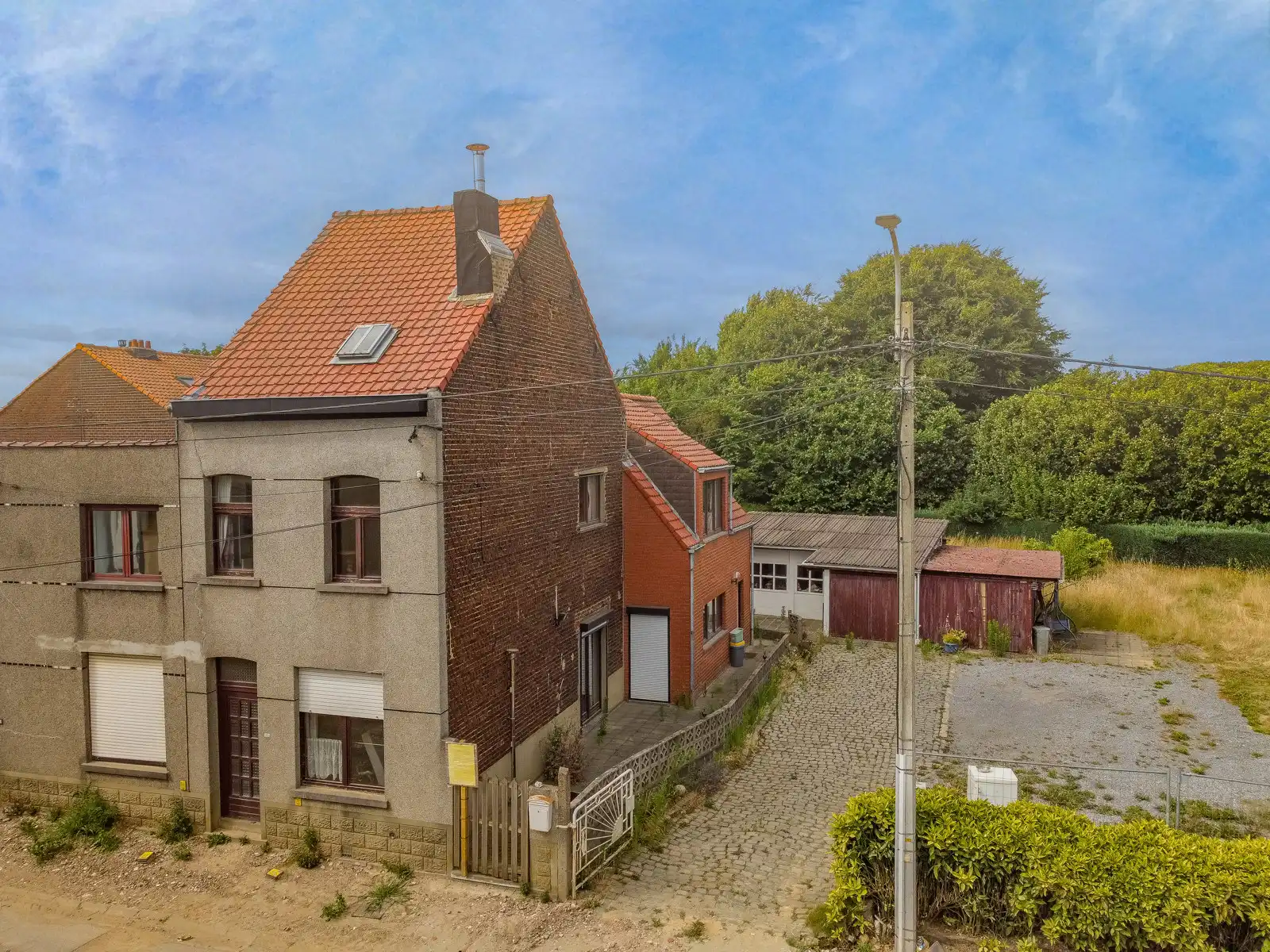 OPTIE Ruime driegevelwoning met veel mogelijkheden foto {{pictureIndex}}