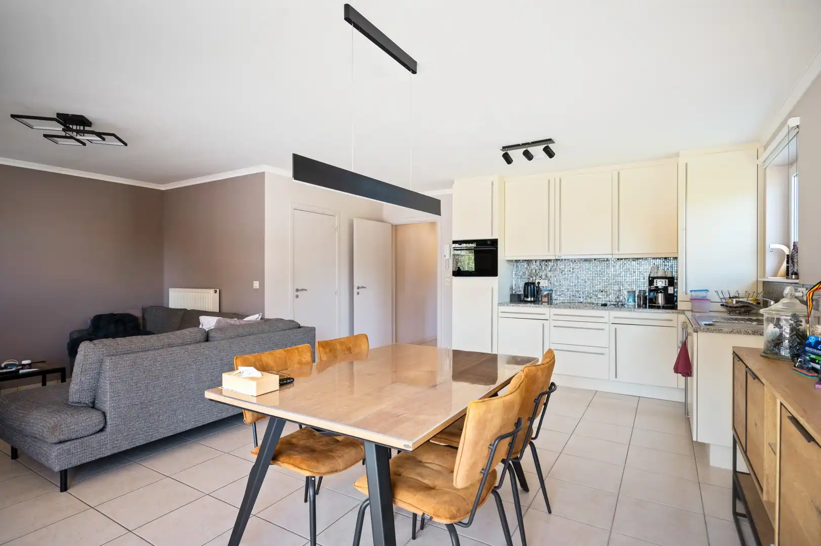 Instapklaar app met 2 slaapkamers, terras en garage, rustig en centraal gelegen te Lier! foto 5