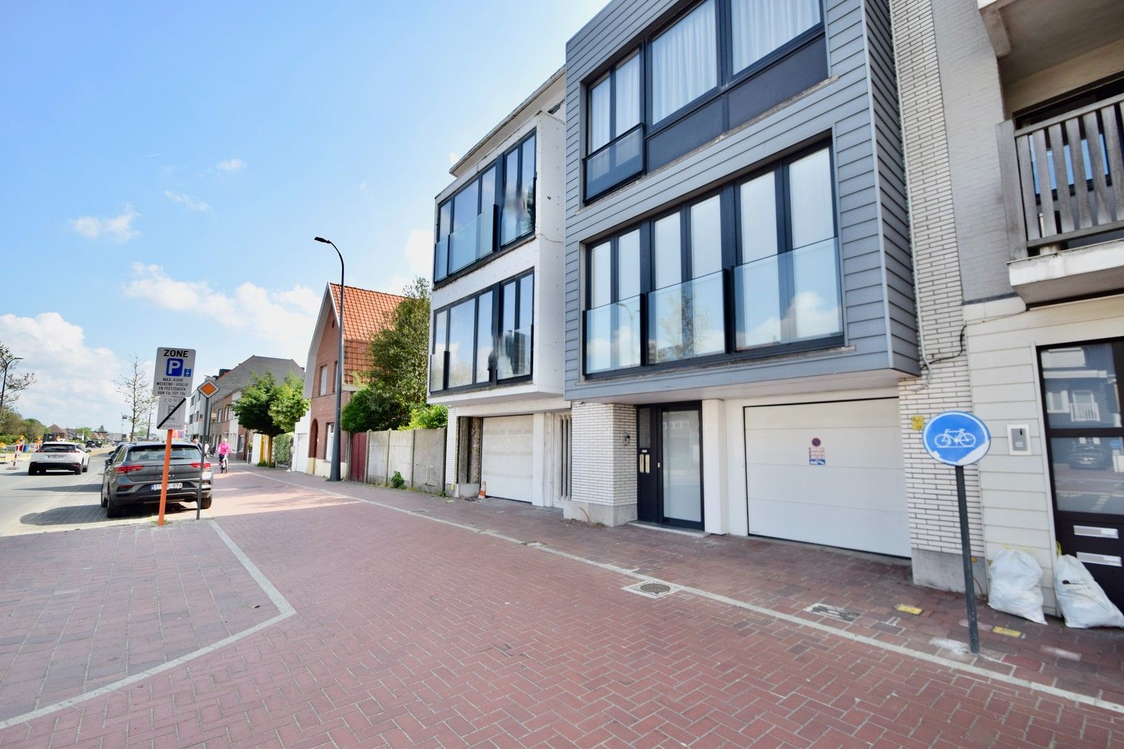 Hoofdfoto van de publicatie: Casco meergezinswoning gelegen op de Natiënlaan te Knokke.