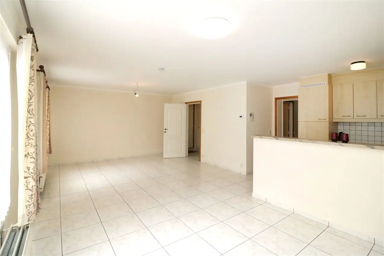 Gelijkvloers wonen met tuintje en autostaanplaats in centrum foto 2