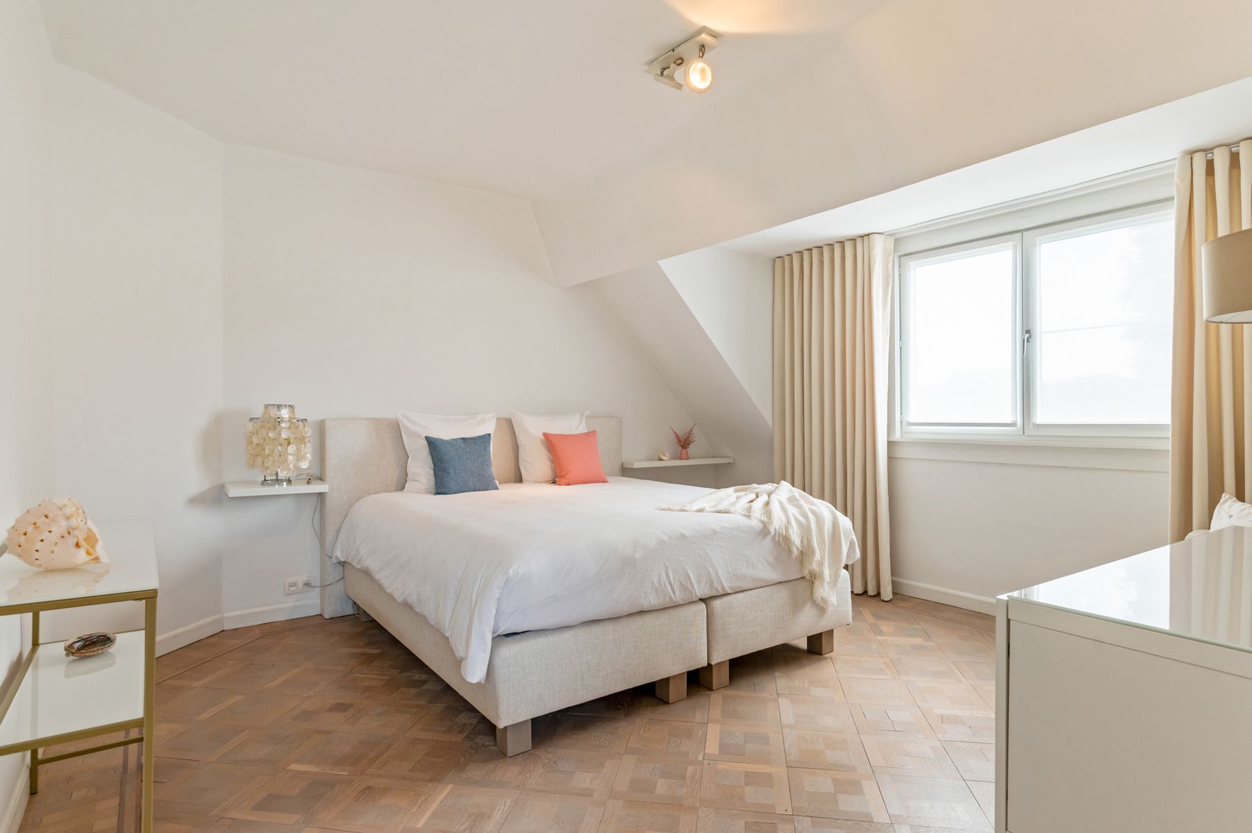 Hedendaags gerenoveerde woning vlakbij het centrum. foto 12