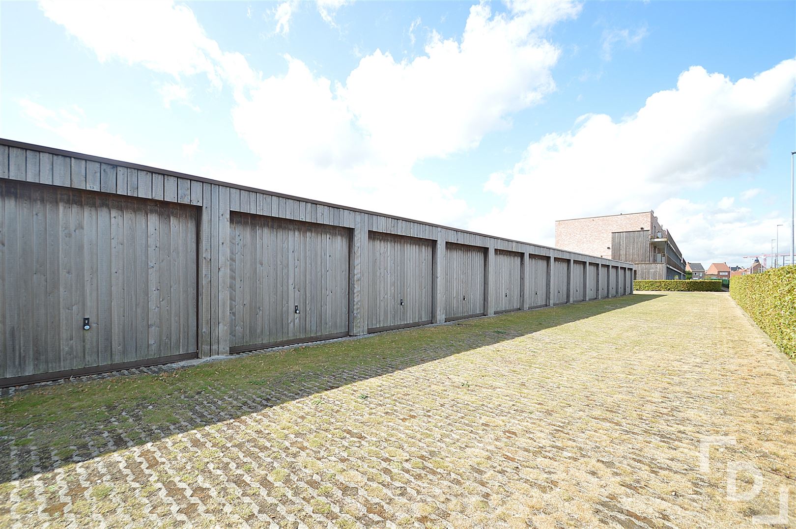 Garage te koop vlakbij station Poperinge foto {{pictureIndex}}