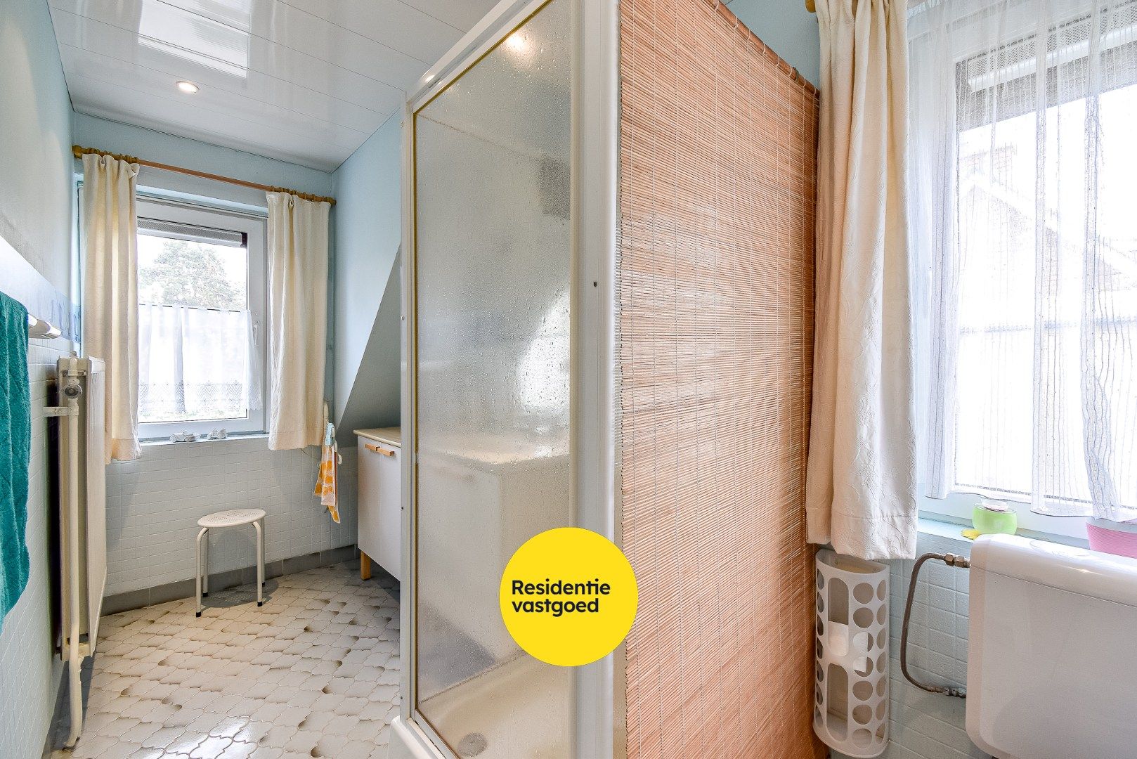 Ruim te renoveren villa op rustige ligging foto 20