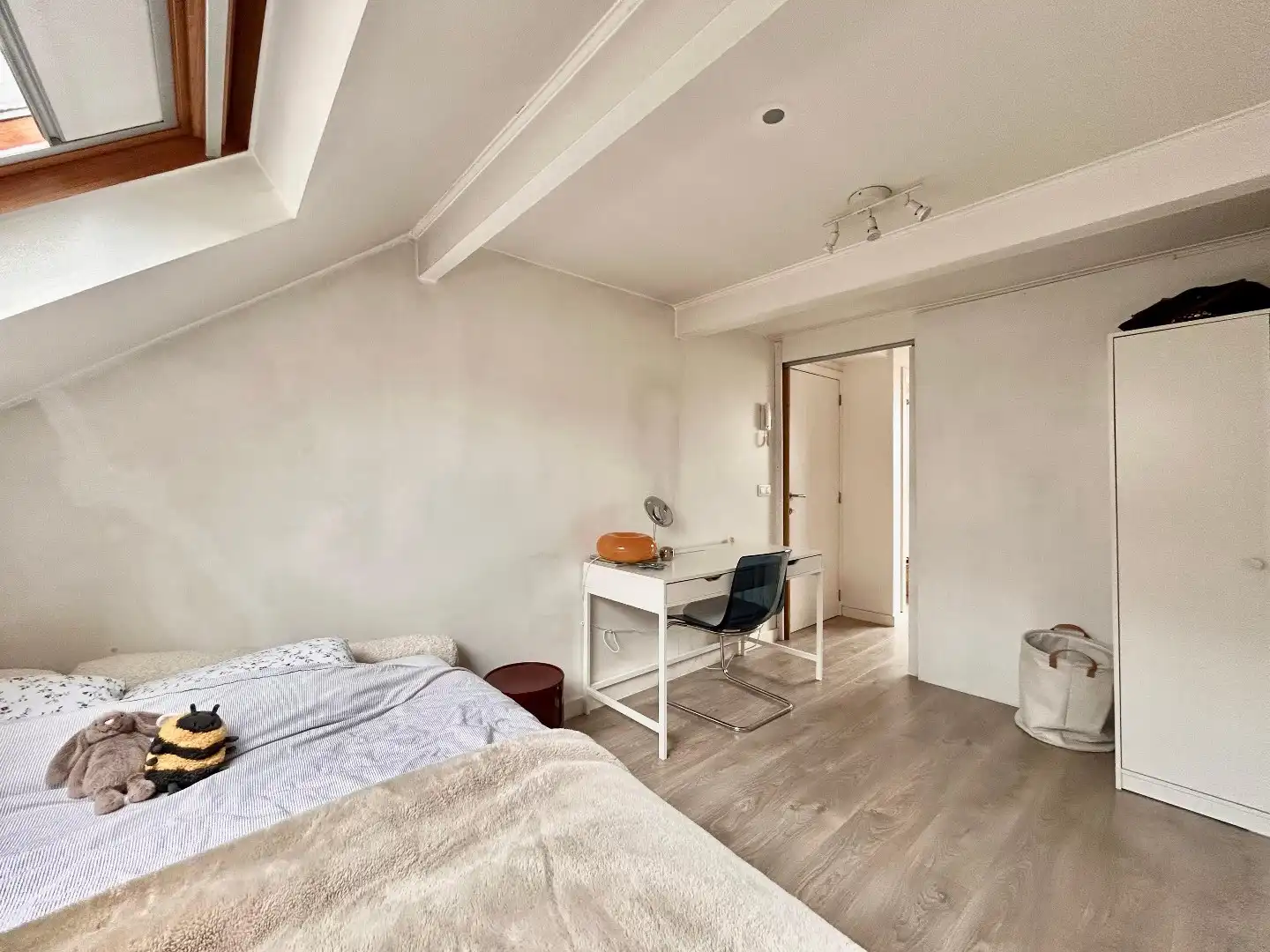 Charmant handelspand met woonst op toplocatie foto 12