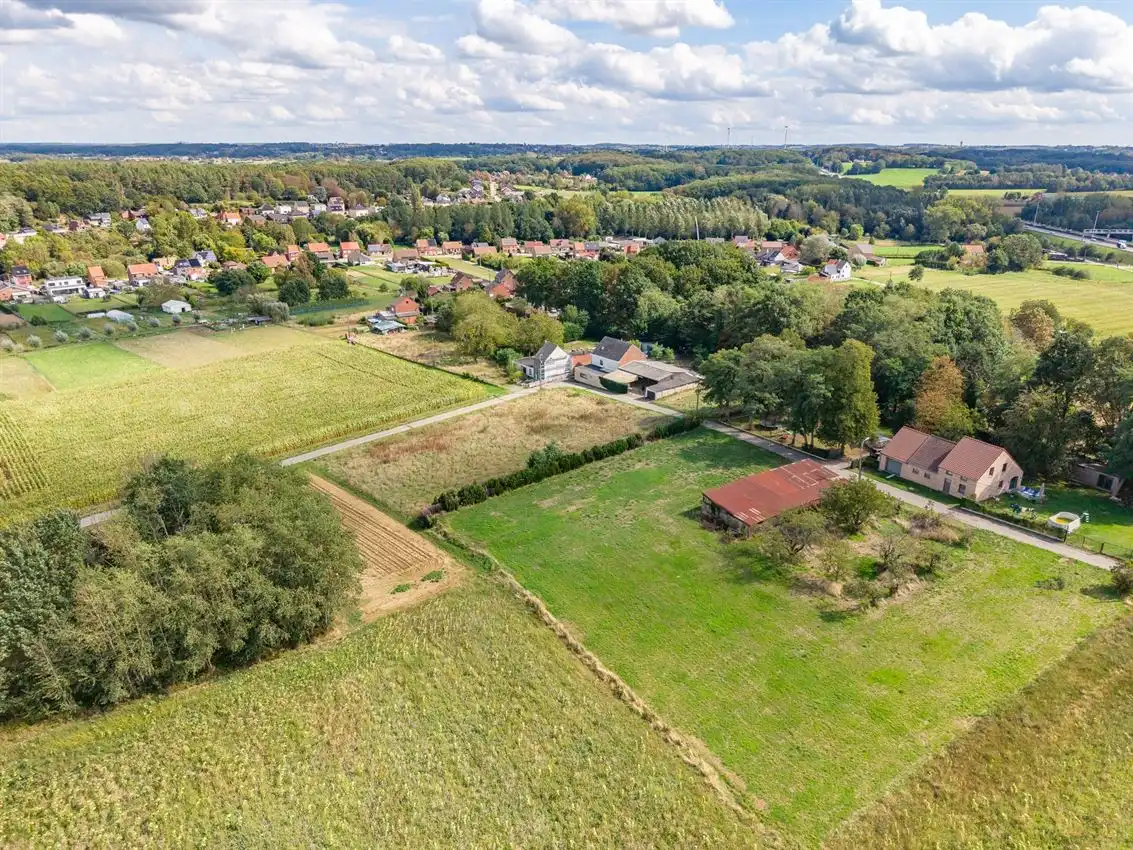 Te renoveren boerderij met 2 weides (45a en 21a) en ruime hangaar foto 30