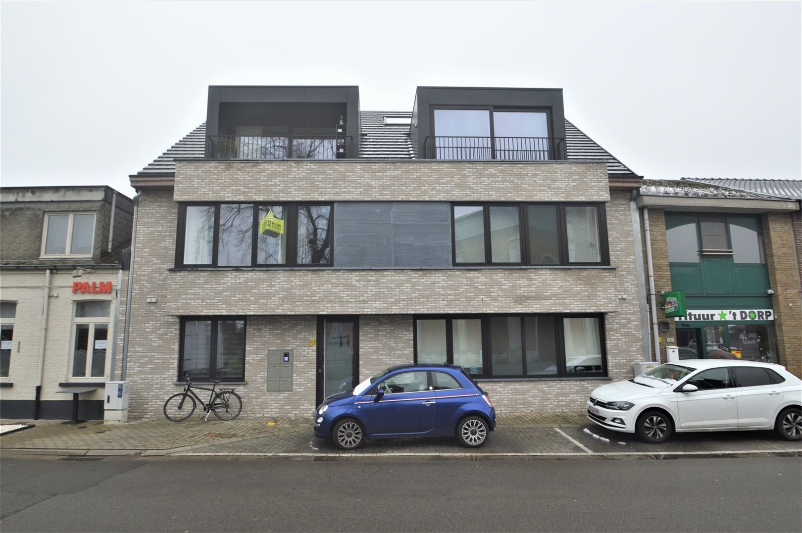 Nieuwbouwappartement met autostaanplaats foto {{pictureIndex}}