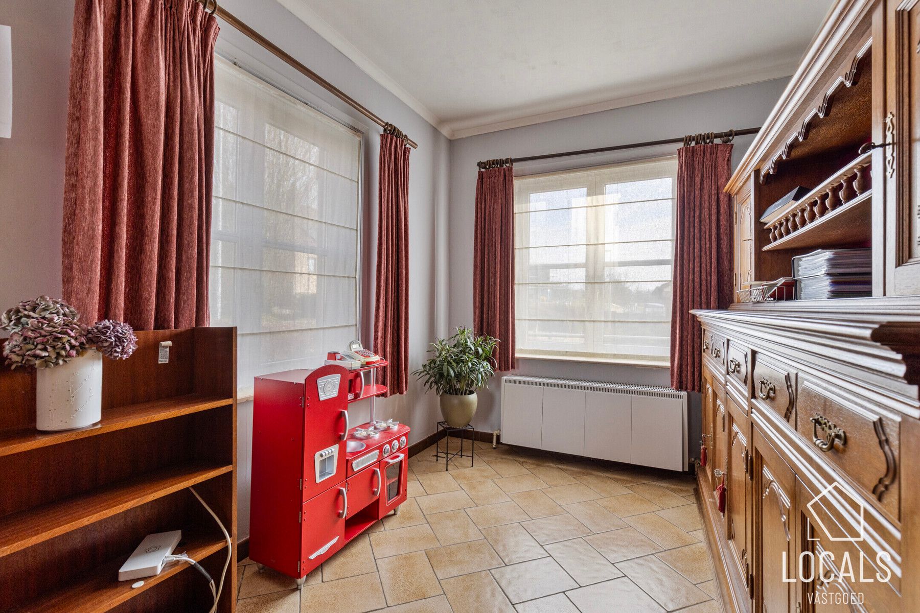 Ruime woning met 5 kamers, 2 garages en prachtig uitzicht foto 21