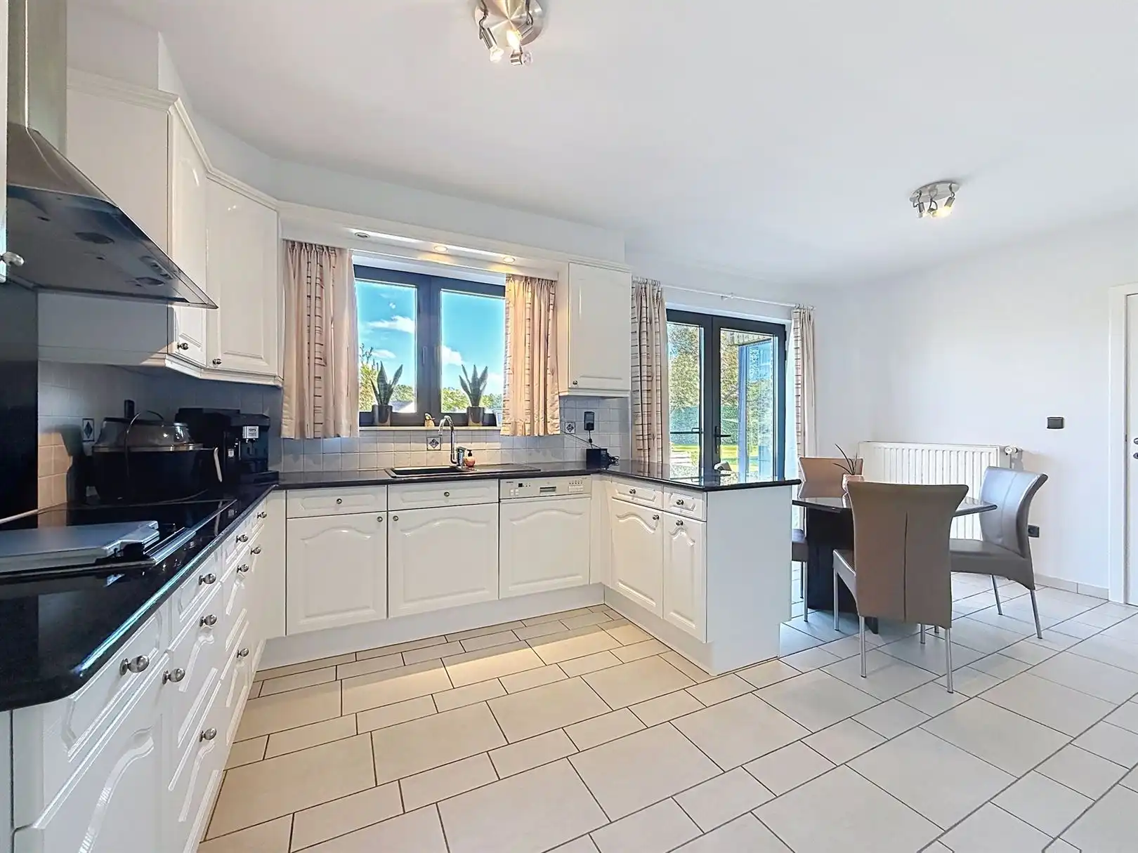 Zeer verzorgde villa, 4 slpks, tuin, opp 18a 48ca foto 15