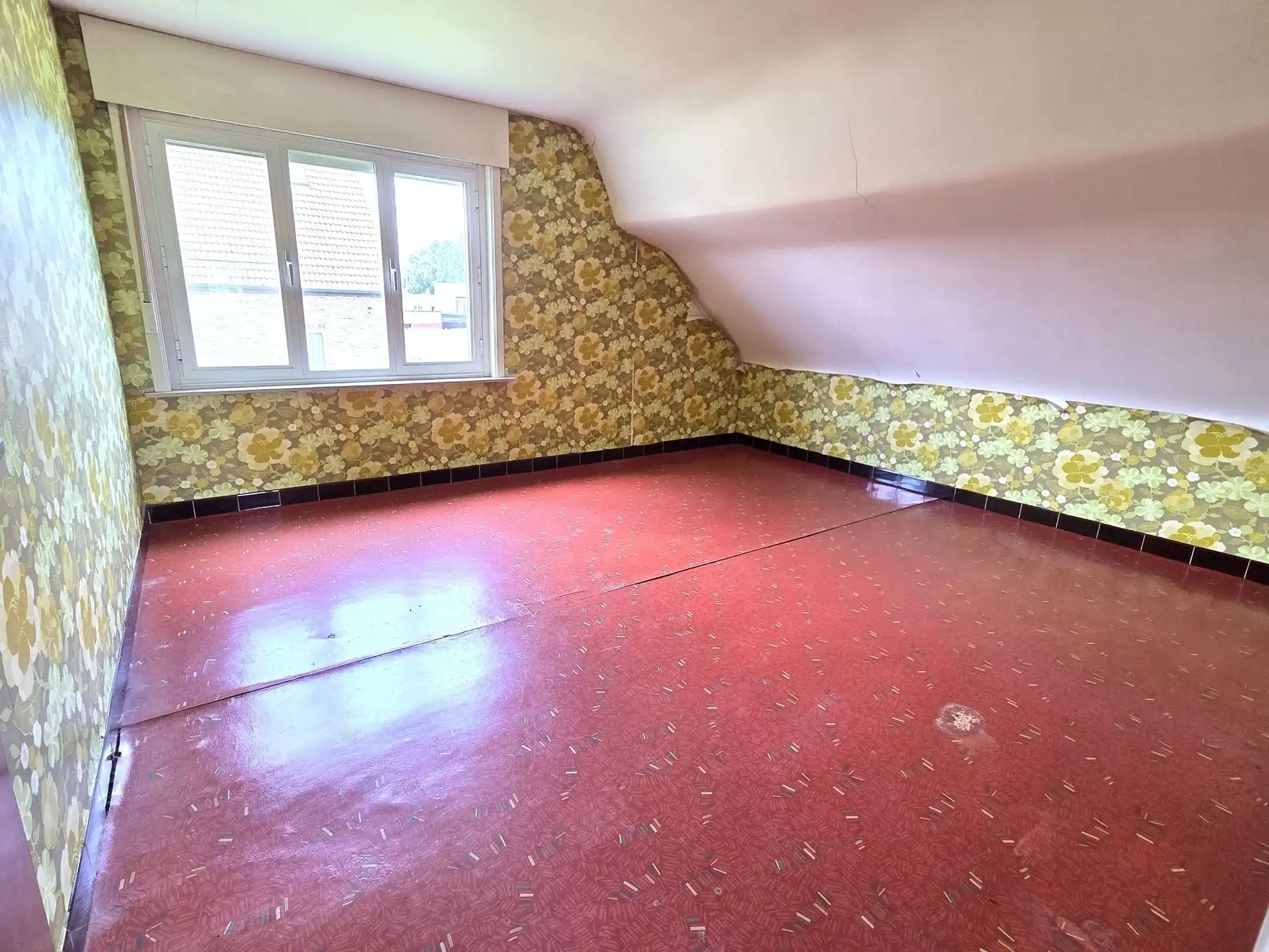Vrijstaande woning met 4 slks op een perceel van 3135m² met mooi groen verzicht. Toplocatie! foto 9
