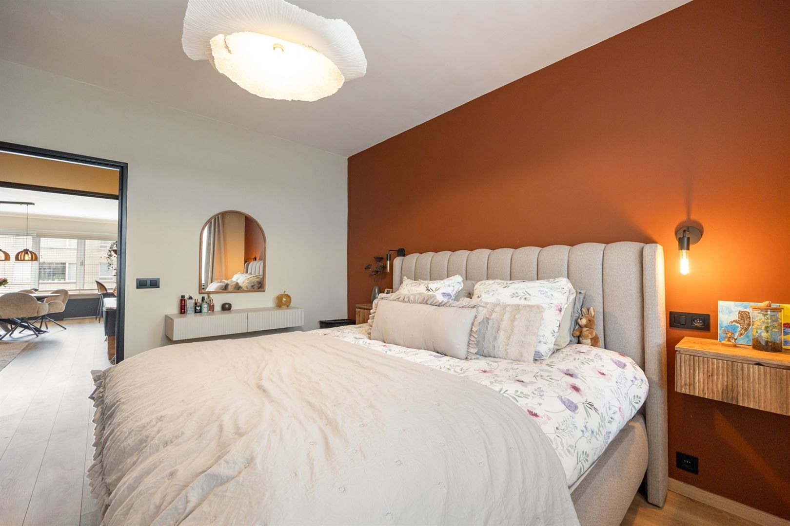 Gerenoveerd appartement (2024) met veranda foto 9