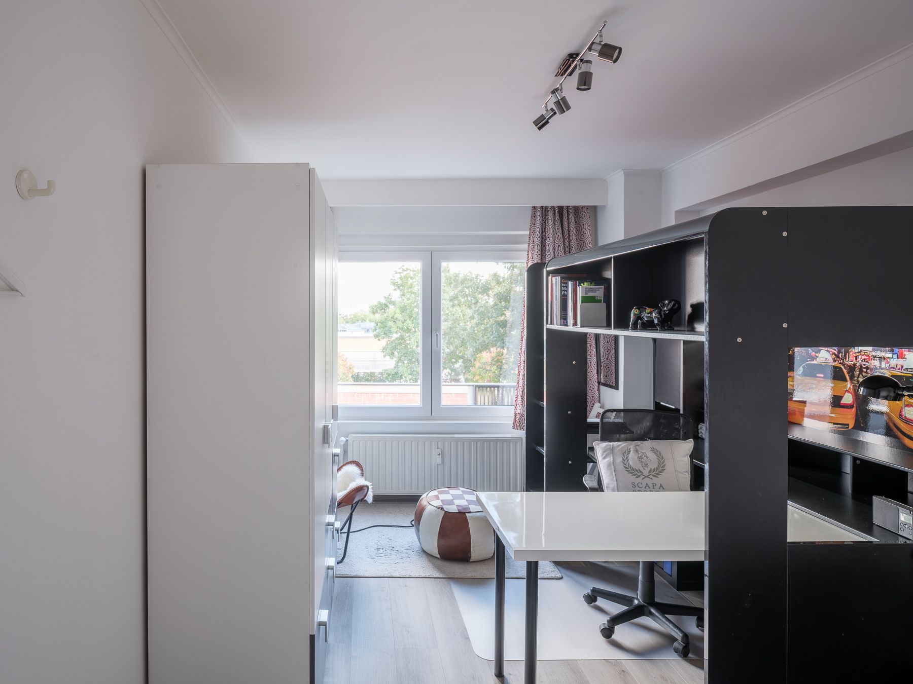 Instapklaar tweeslaapkamer appartement met garagebox foto 8
