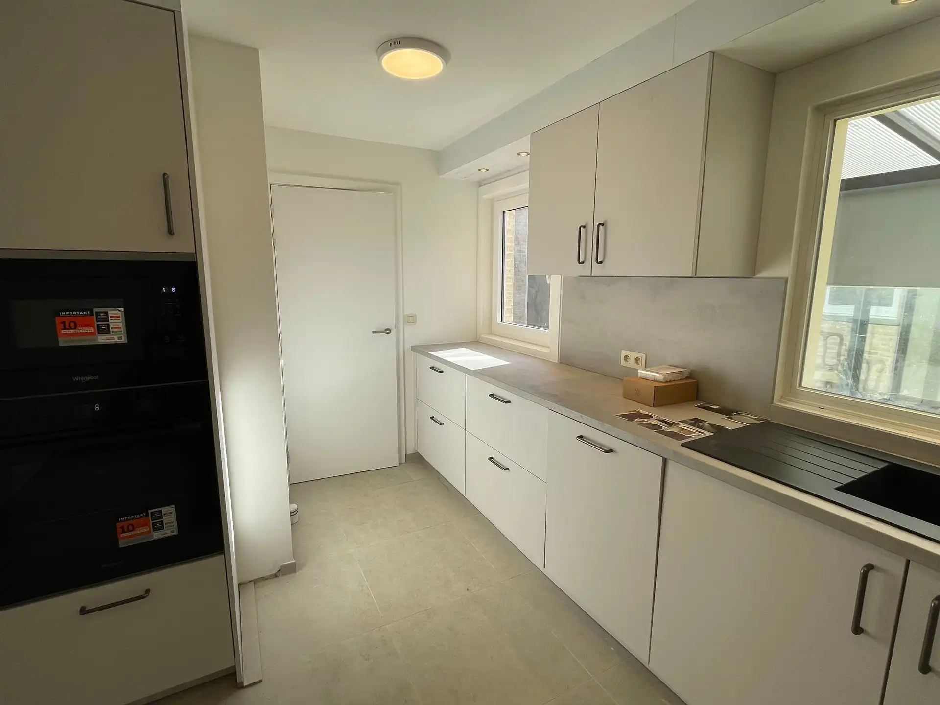 Gunstig gelegen totaal gerenoveerde woning met ruim magazijn. foto 9