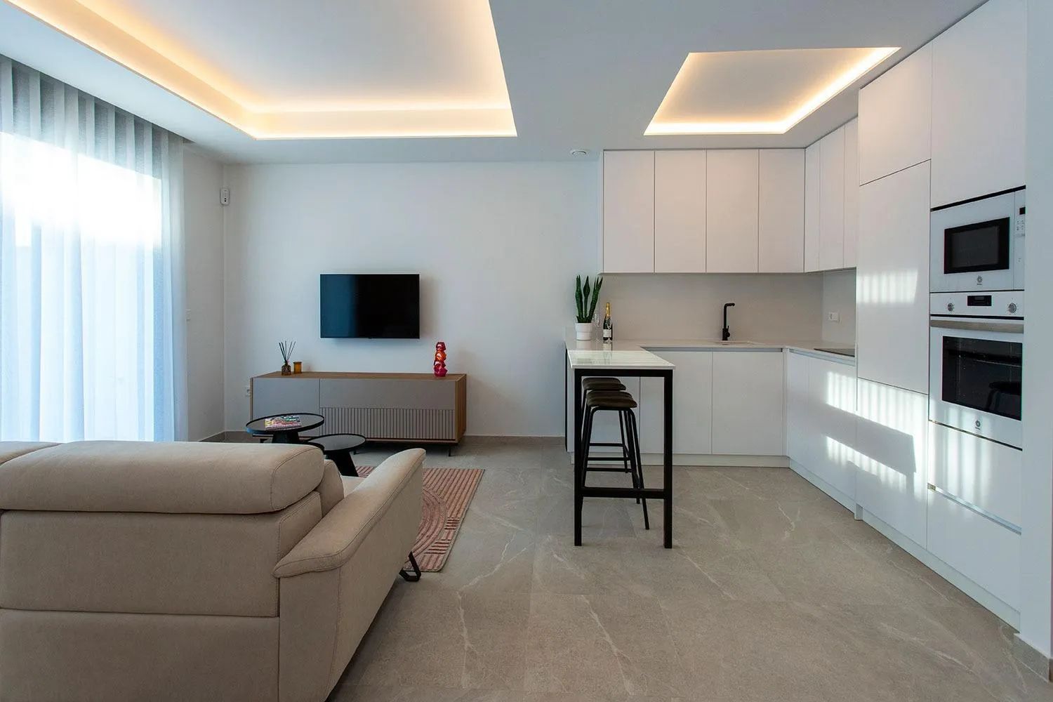 Strak design en strandleven gecombineerd: instapklare luxe woning in hartje Torre de la Horadada foto 10