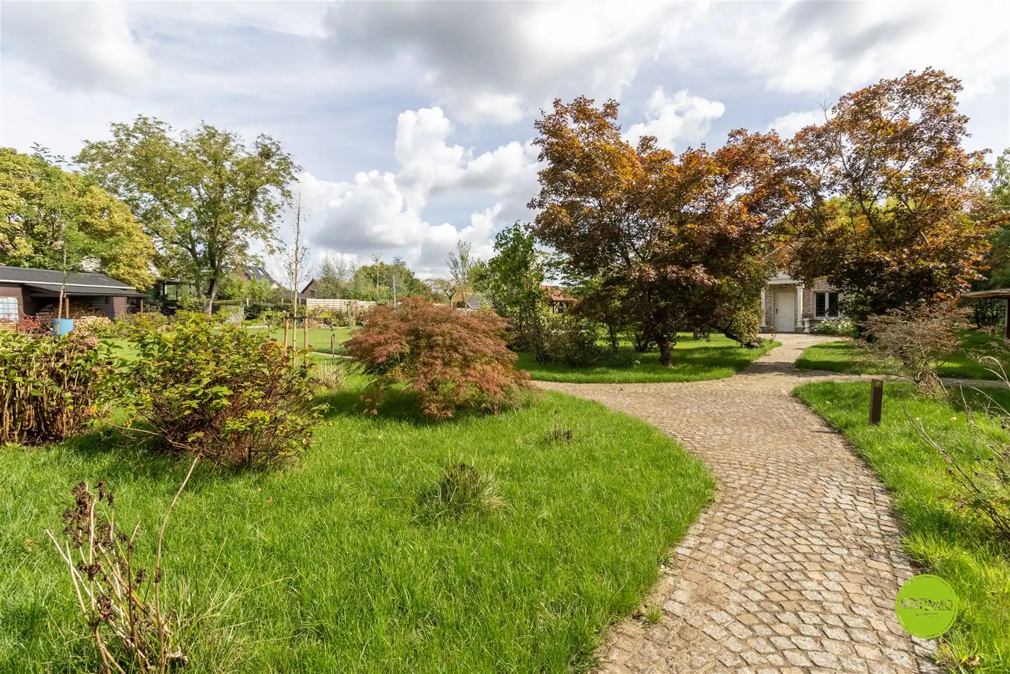 Luxueus gerenoveerde woning met groot stuk grond  foto 55