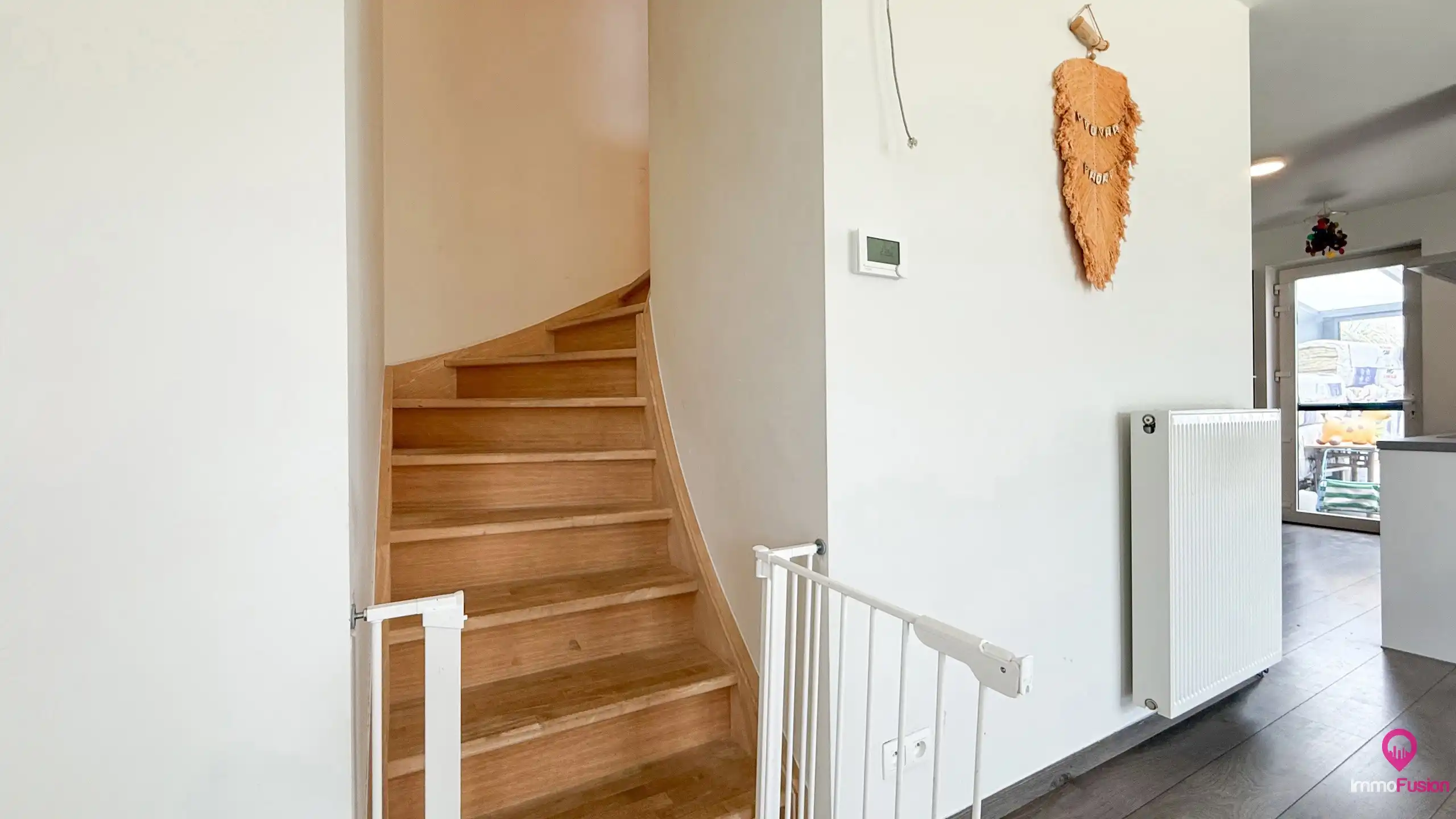 Recente halfopen woning met 3slpks, veranda en ruime tuin! foto 17