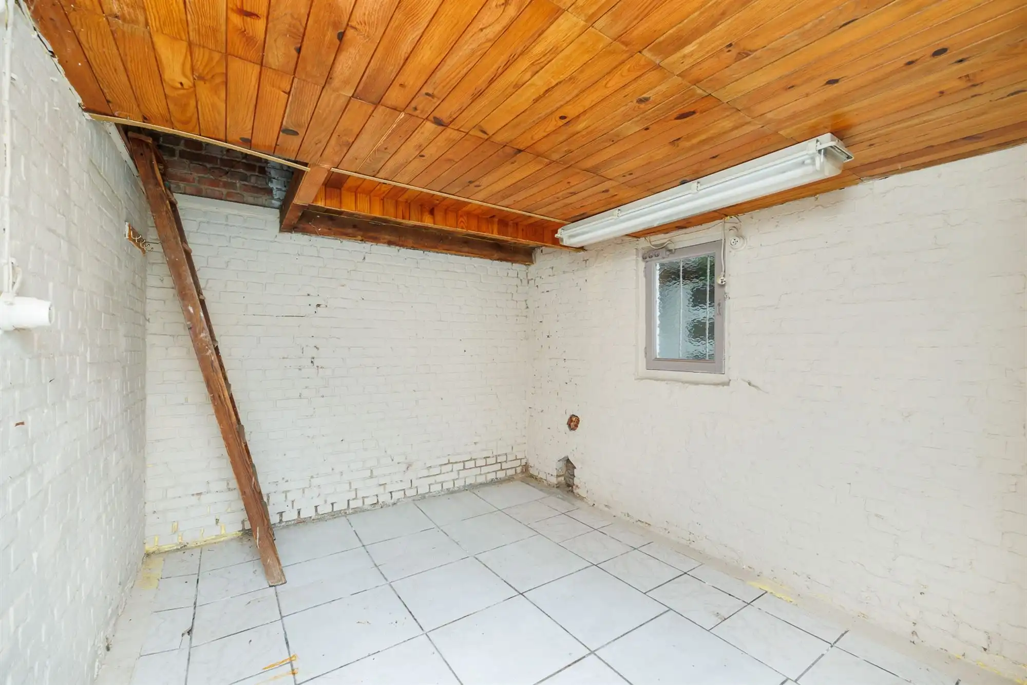 Te renoveren woning met vier slaapkamers en tuin foto 20
