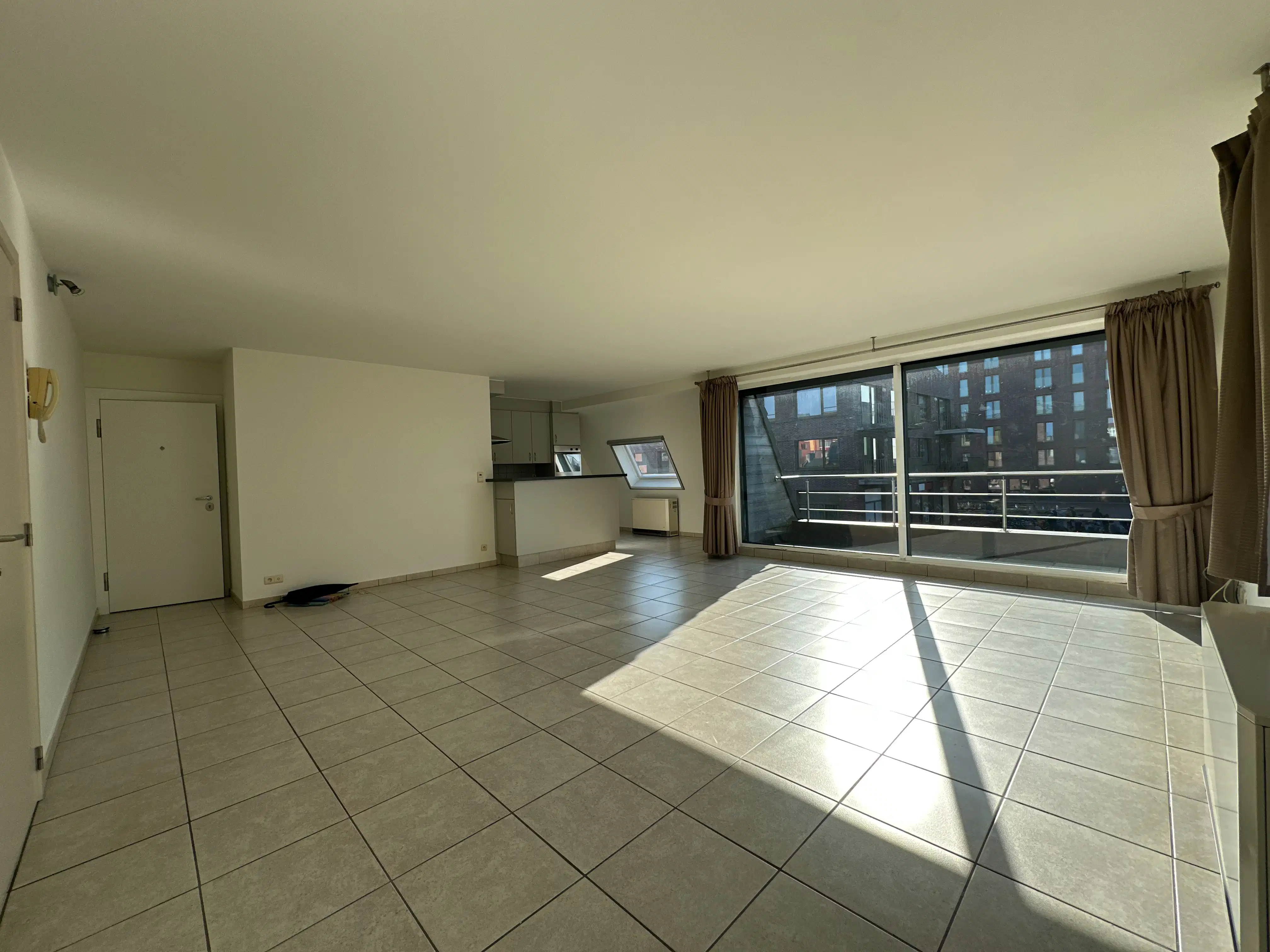 Ruim 2-slaapkamerappartement te huur in centrum Wetteren foto {{pictureIndex}}