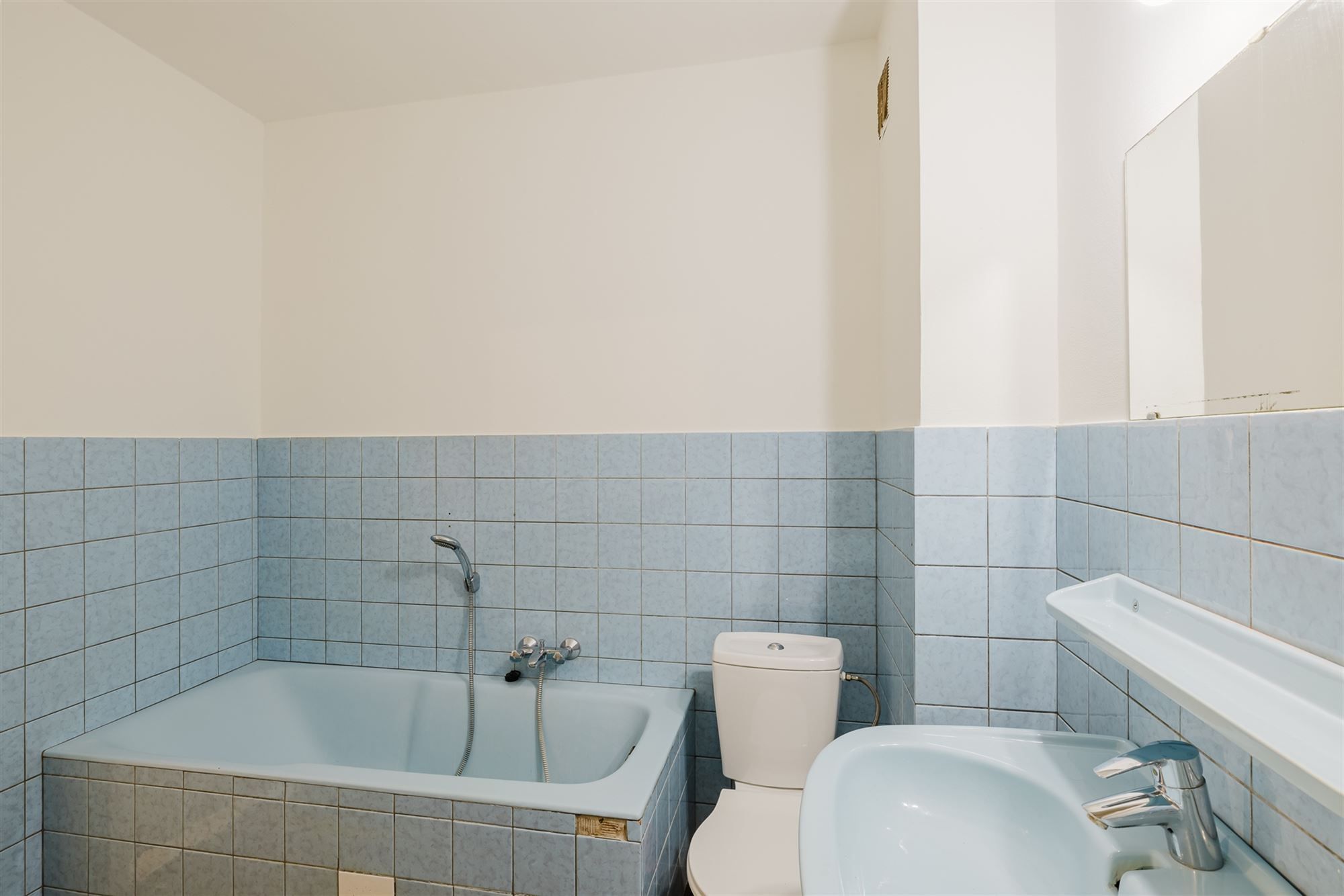 Interessant twéé slaapkamer appartement op top ligging in Gent  foto 11