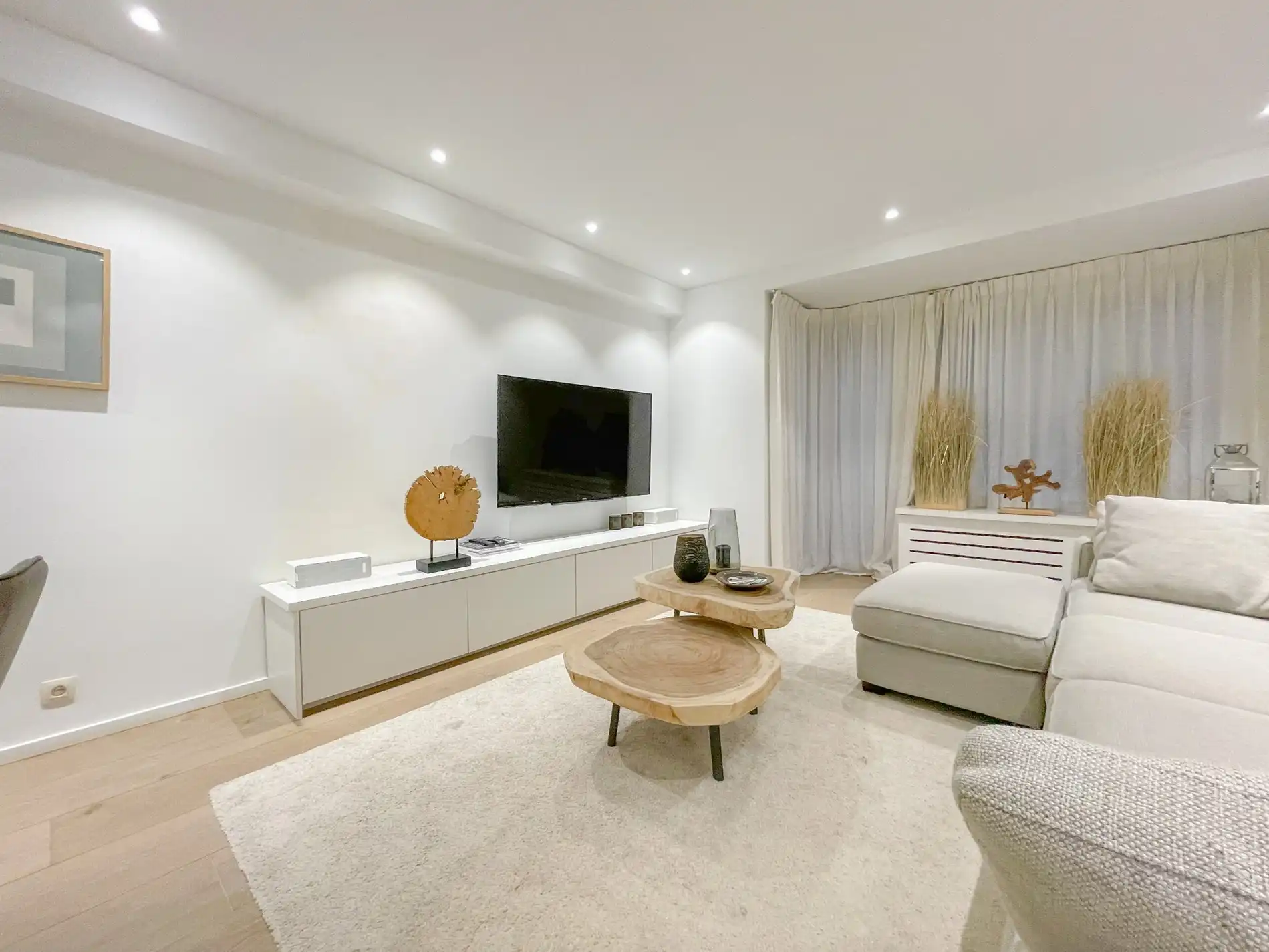 Stijlvol gerenoveerd appartement gelegen op een boogscheut van de zee. foto 3