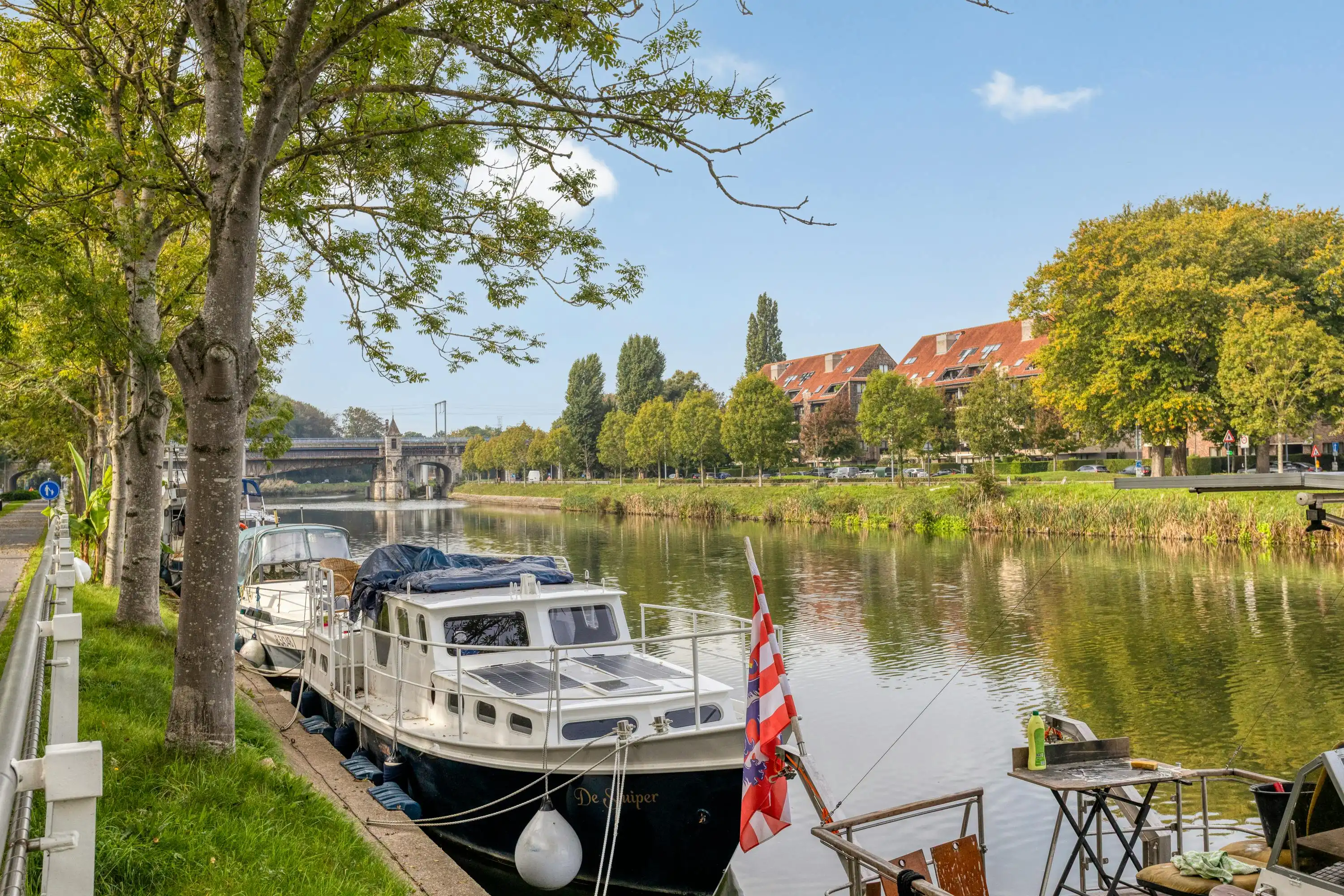Ruim appartement met 2 grote terrassen en prachtig kanaalzicht foto 2