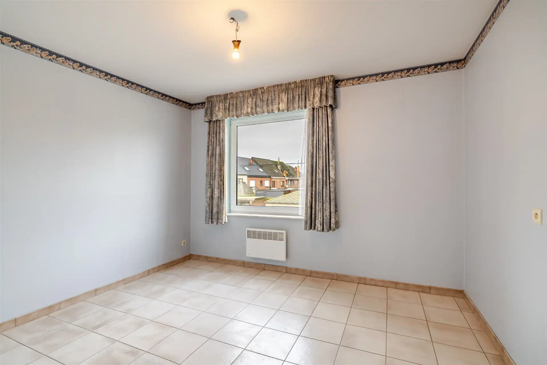 Ruim app met 2 slks, dubbel terras en garage foto 11