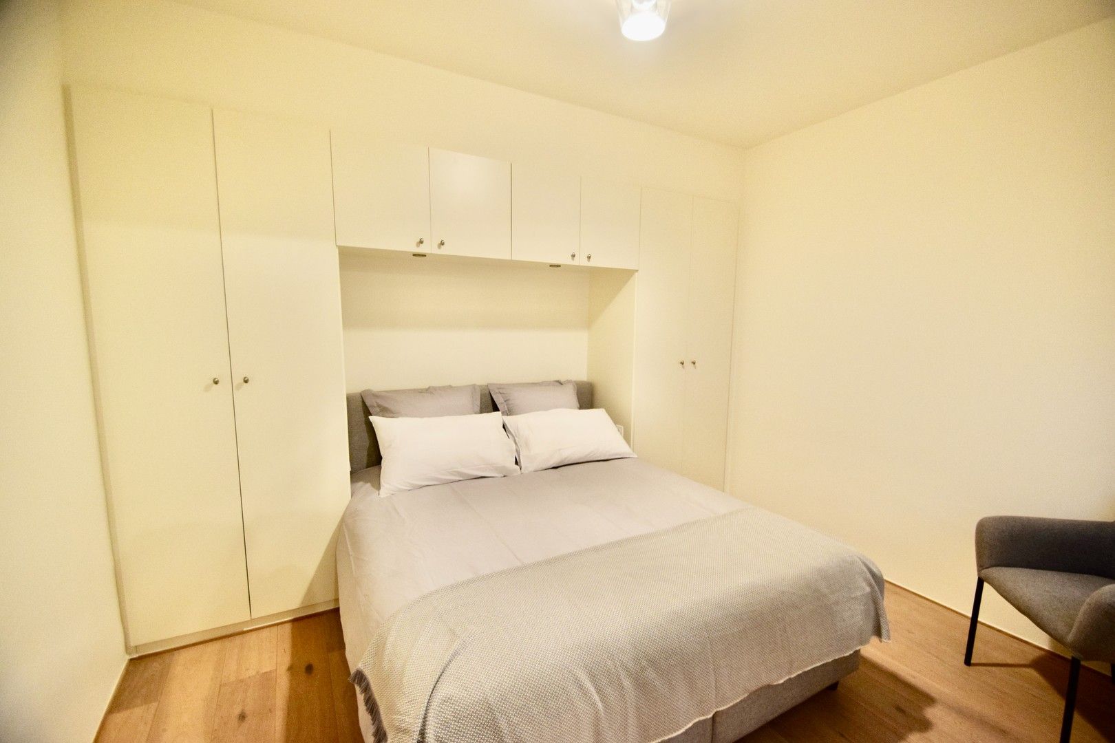 Hedendaags appartement genietend van zijdelings zeezicht, vlakbij de zee. foto 10