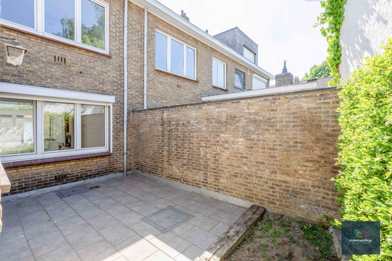 Centraal gelegen halfopen bebouwing met stadskoer foto 4