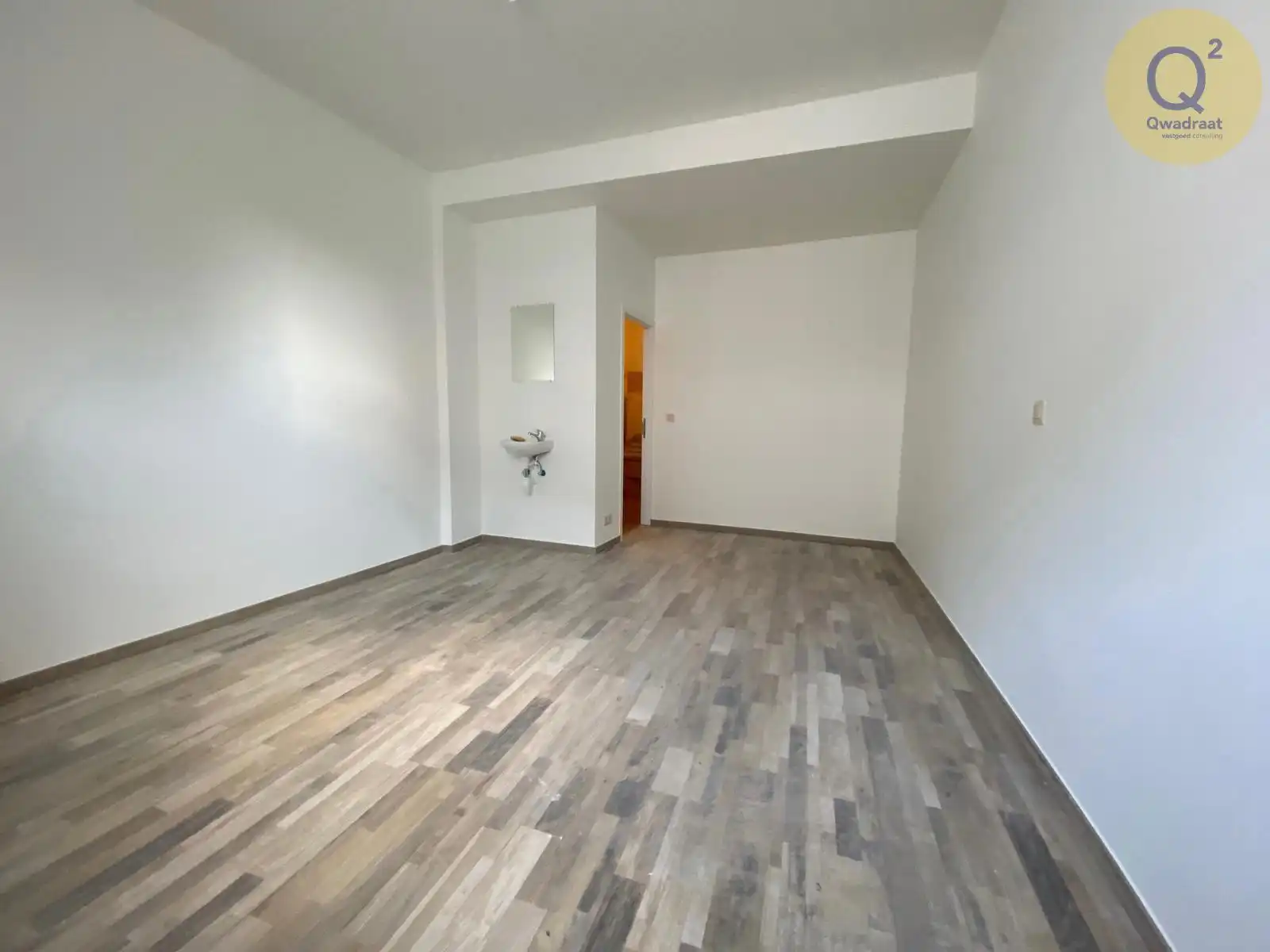 Riant opbrengsteigendom op de Bredabaan te Merksem foto 6