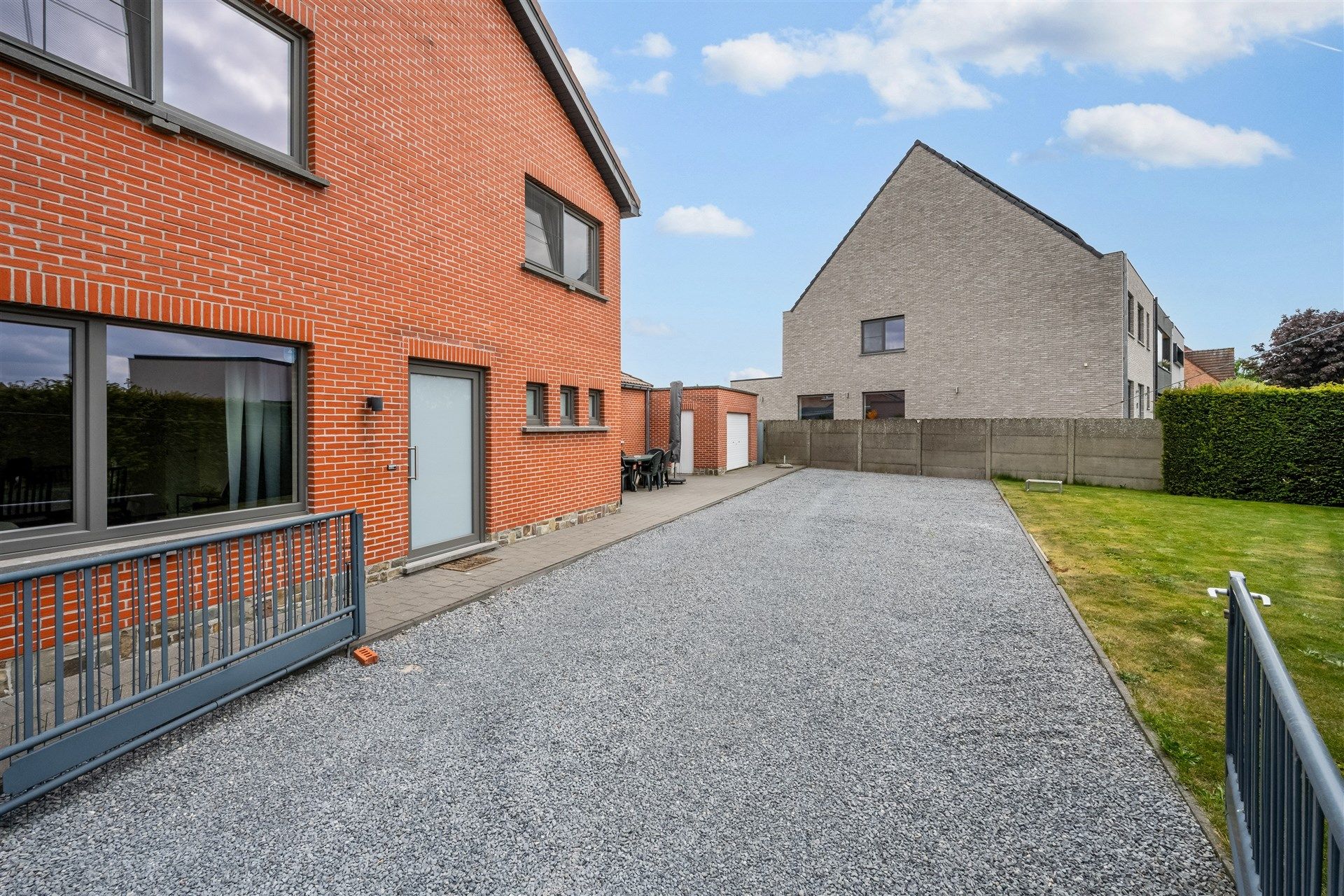 Charmante woning met 3 slaapkamers en leuke tuin. foto 5