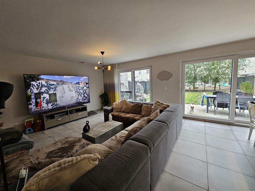 Recente gezinswoning in een rustige wijk foto 5