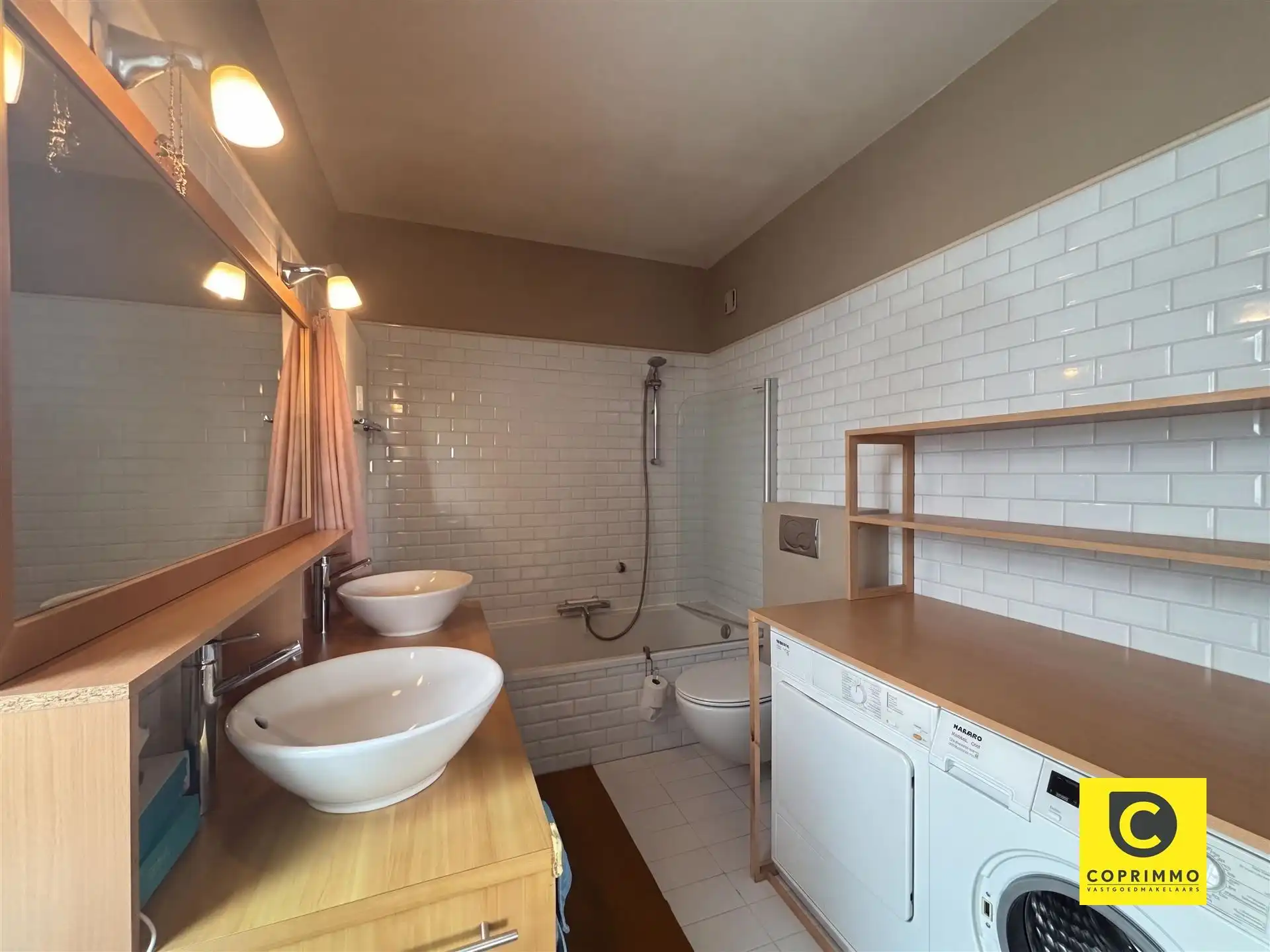 Hoekapp met 3 slpks, 2 bdks en 2 terrassen op centrale ligging foto 16