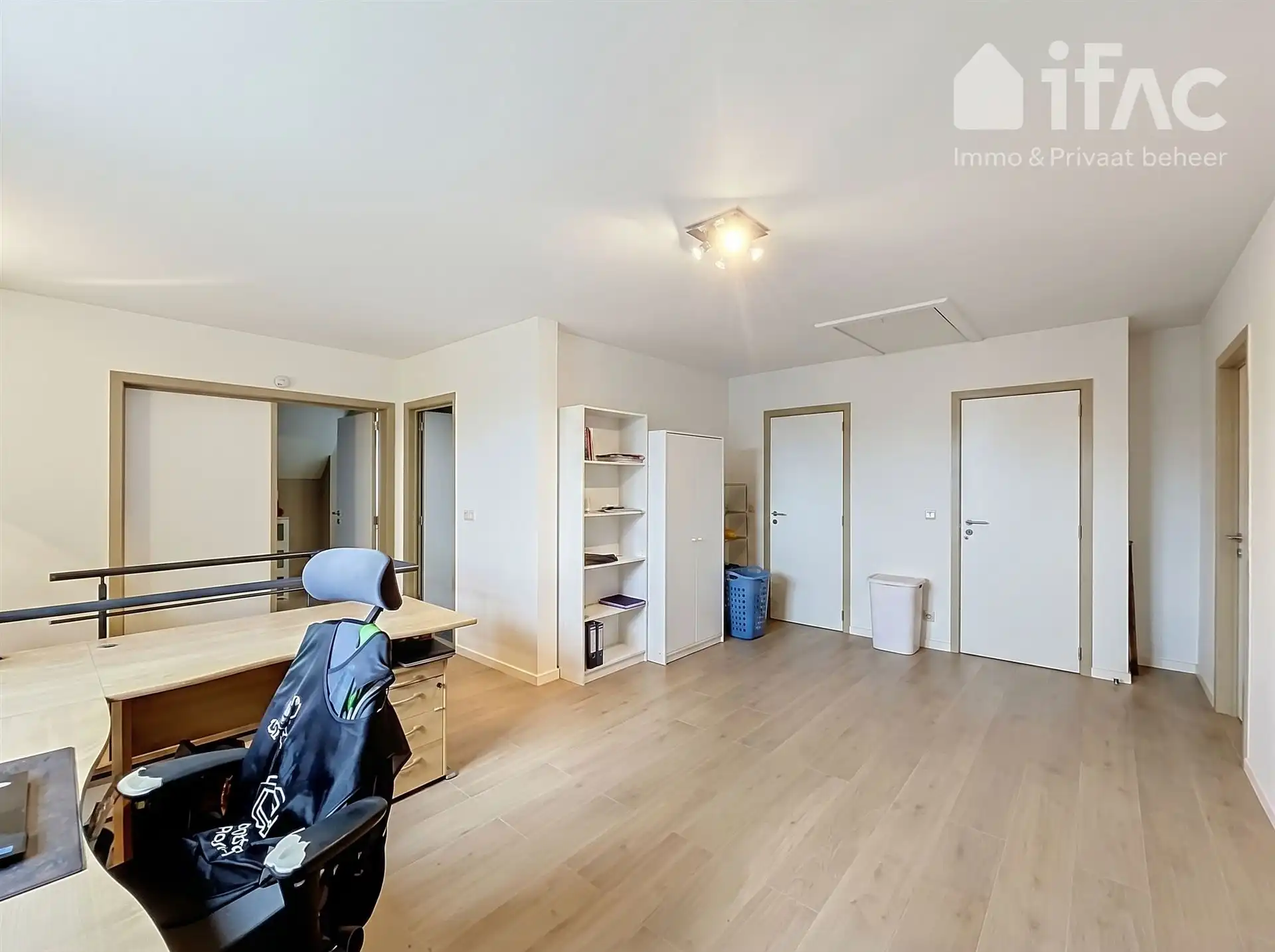 Moderne duplex met 3 slaapkmrs leuk terras en dubbele garage foto 11