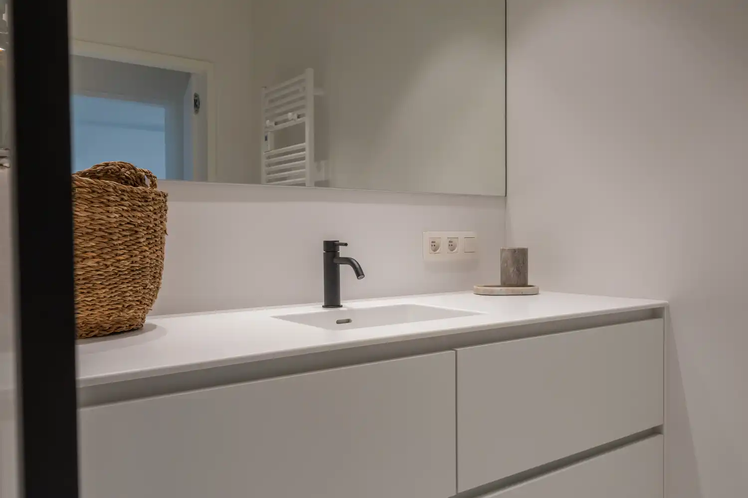 Gerenoveerd appartement met frontaal zeezicht foto 24