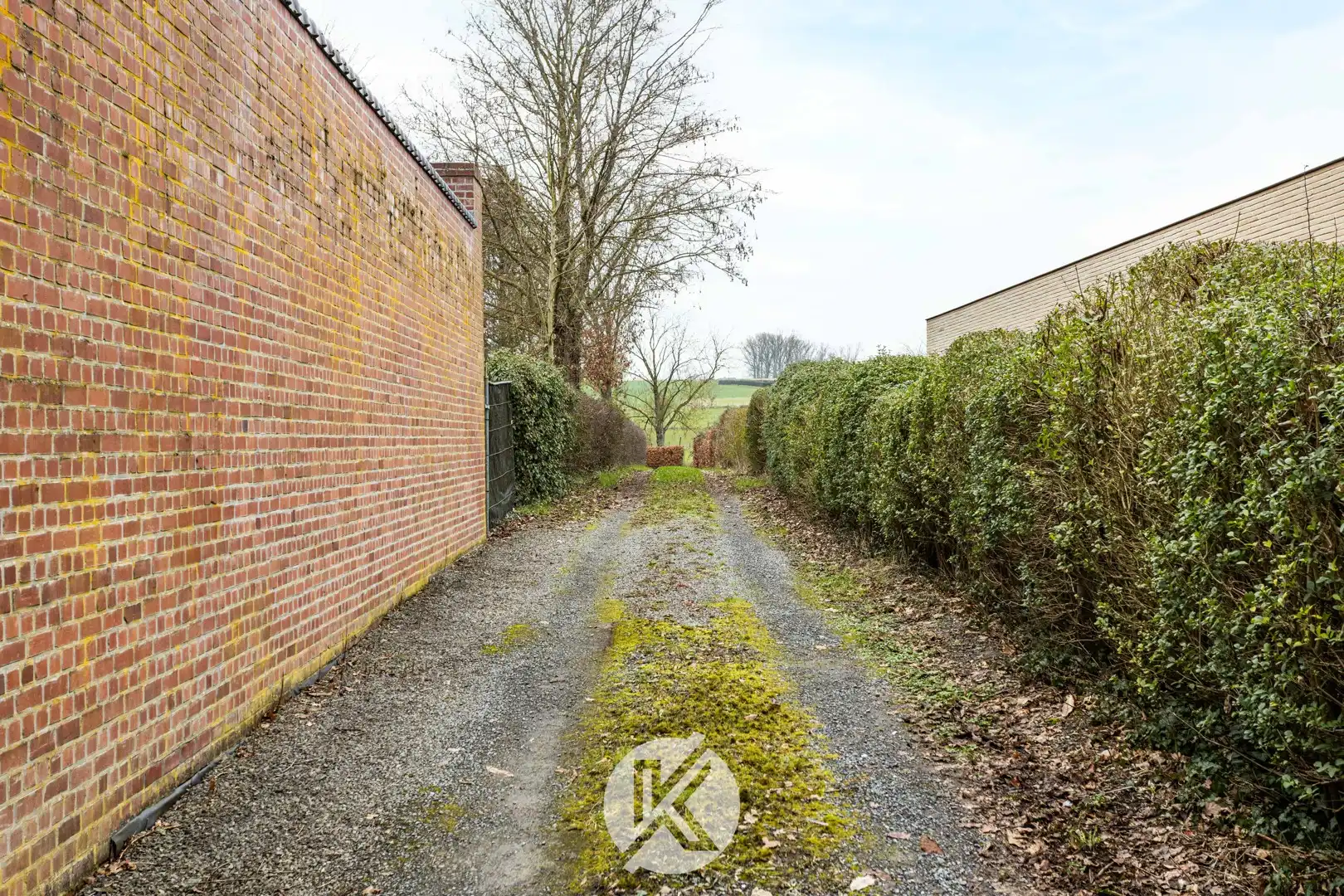 Interessante renovatiewoning op uniek perceel foto 24