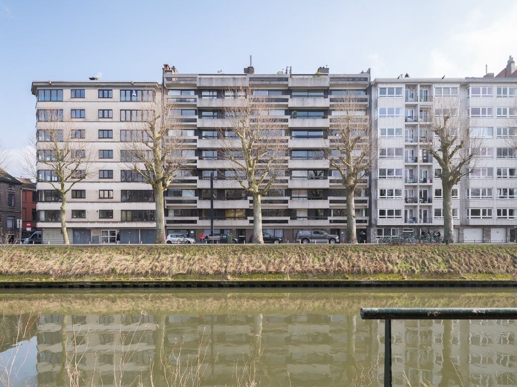 Coupure Rechts. Kwalitatief gerenoveerd 2 slpk-appartment met terras op een boogscheut van het stadscentrum. foto 11