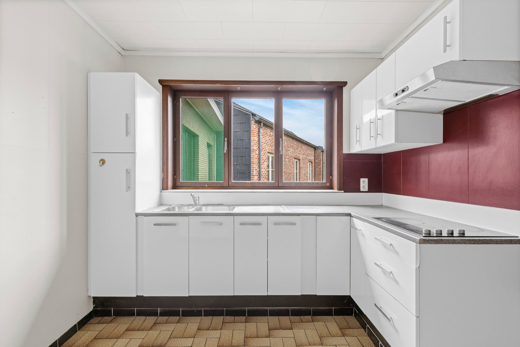 Zeer ruim appartement - te renoveren met 3 slpk's en riante zolder foto 4