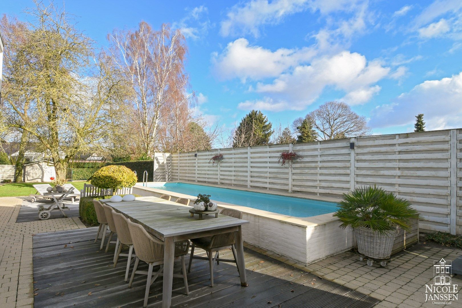 Verrassend ruime woning met bijgebouw en mooie tuin met zwembad foto 29