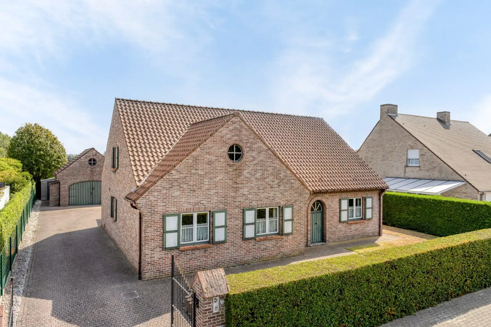 Degelijke villa in rustige buurt op 750 m²! foto 3