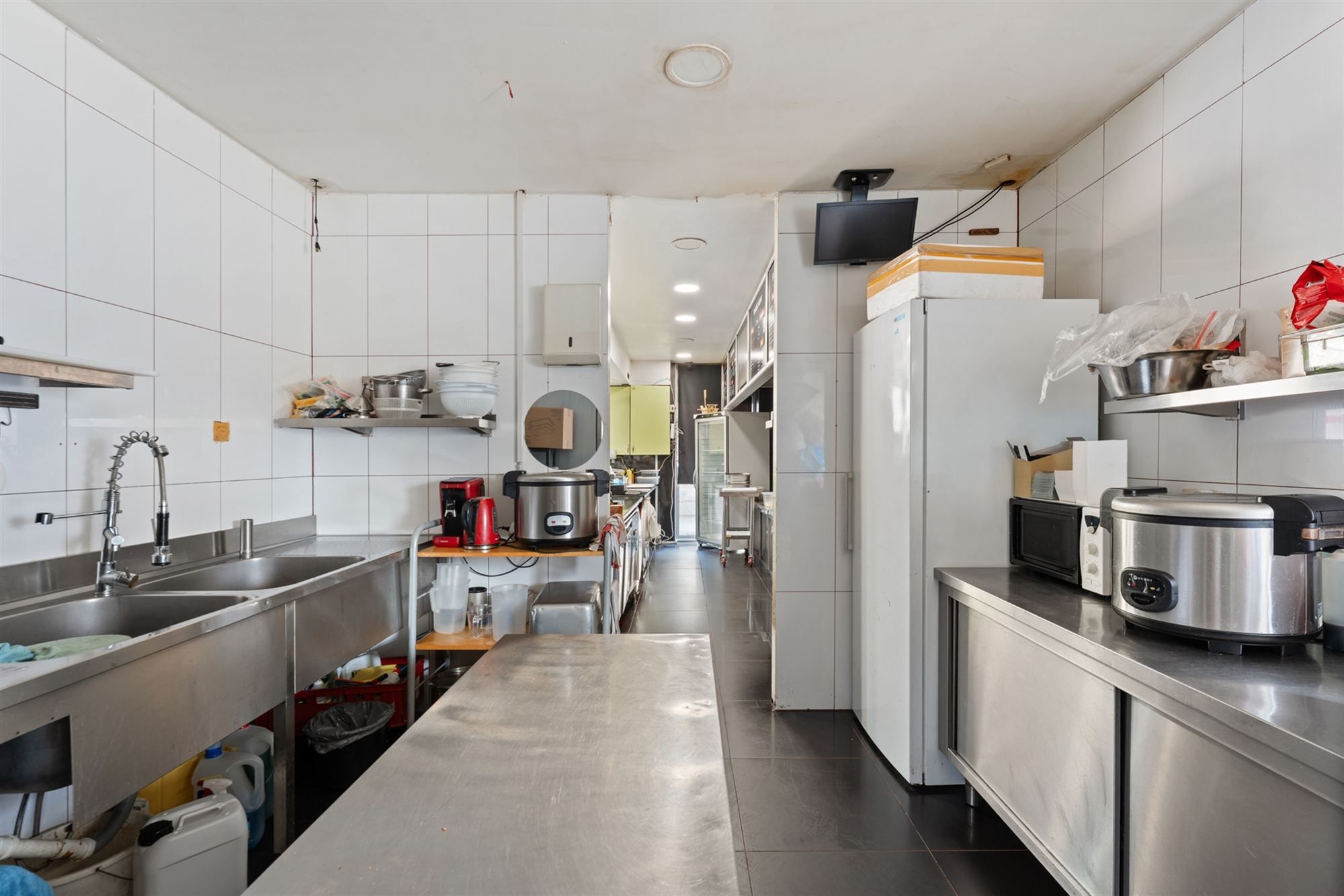 RUIM HANDELSPAND MET GOEDE VISIBILITEIT IN KOERSEL CENTRUM foto 12