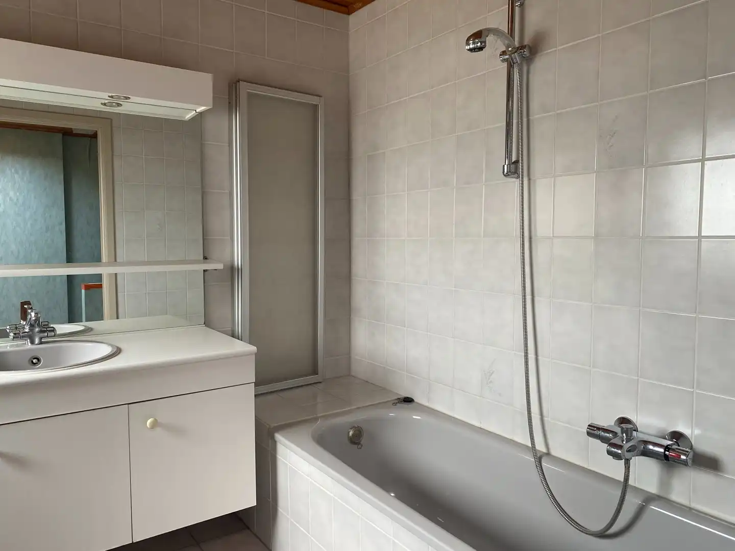 Charmante rijwoning met 2 slpk en koer foto 9