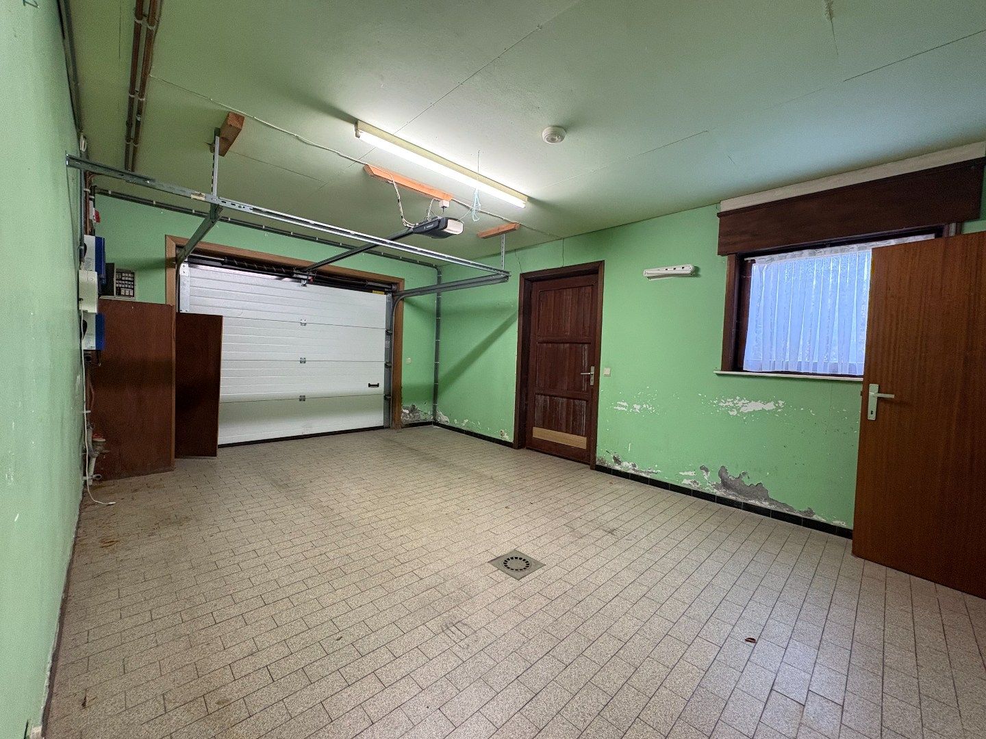 Ruime en goed onderhouden bungalow met zonnige tuin– Elverdinge dorpskern. Opp: 884m². foto 14