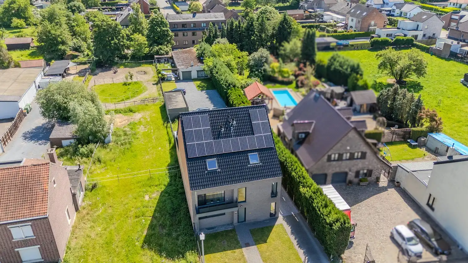 Energiezuinig duplex-appartement met twee slaapkamers, terras en autostaanplaats nabij Maastricht foto 4