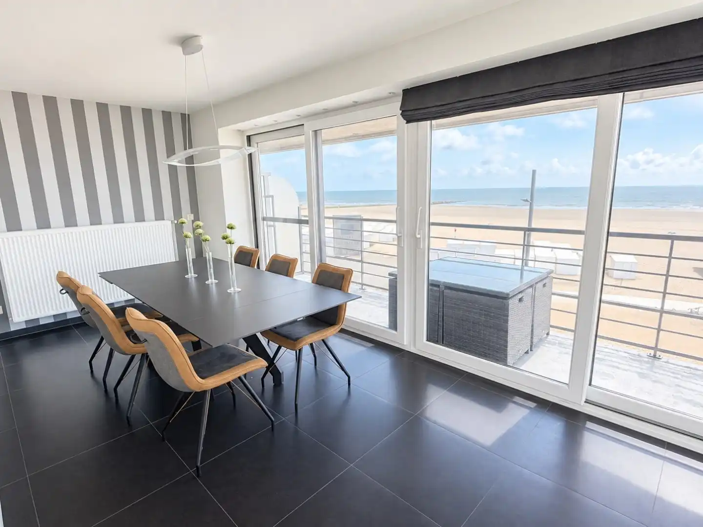 Prachtig Hoekappartement met Panoramisch Zee- en Duinenzicht foto 4