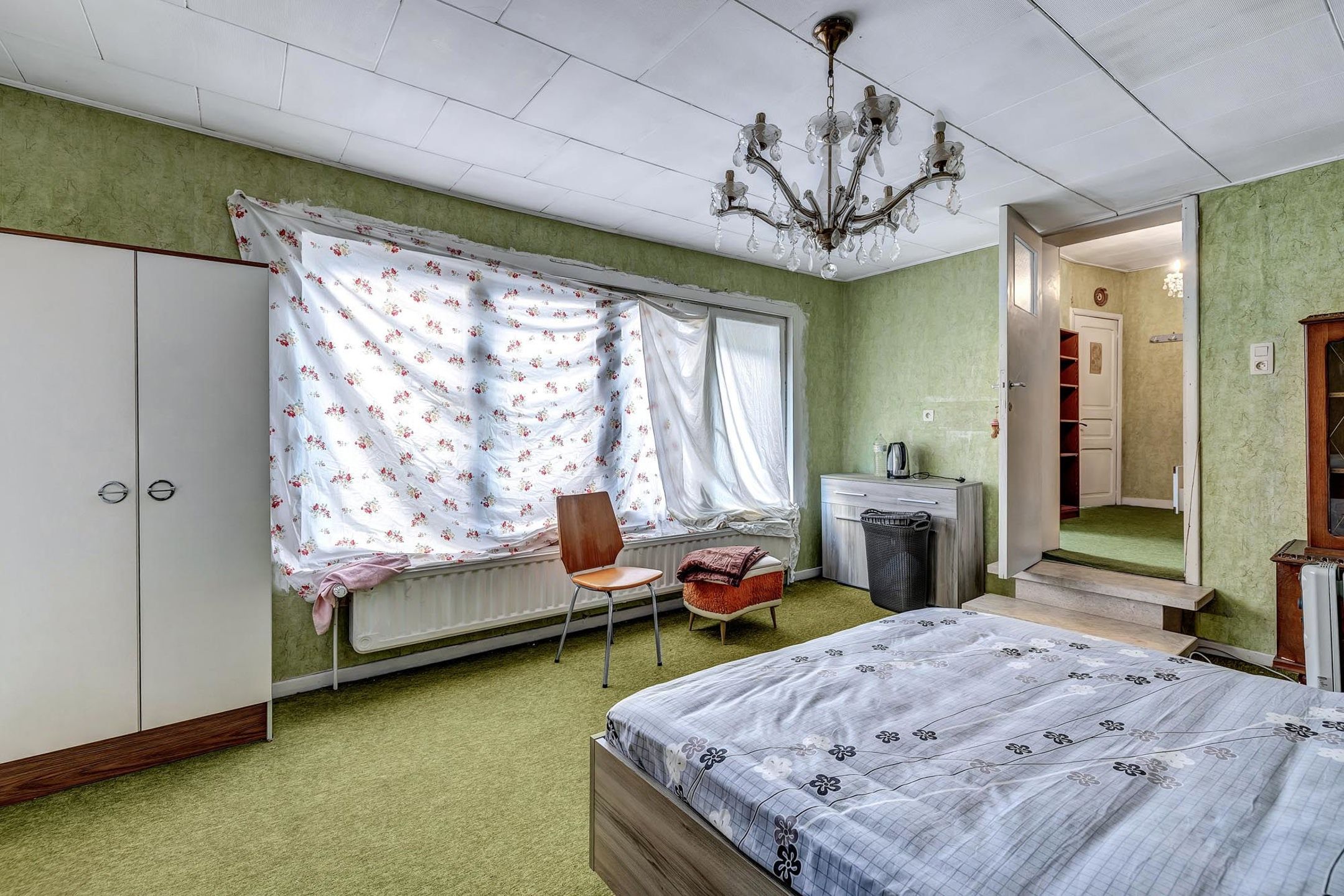 Te renoveren woning met ruime garage en tuin foto 17