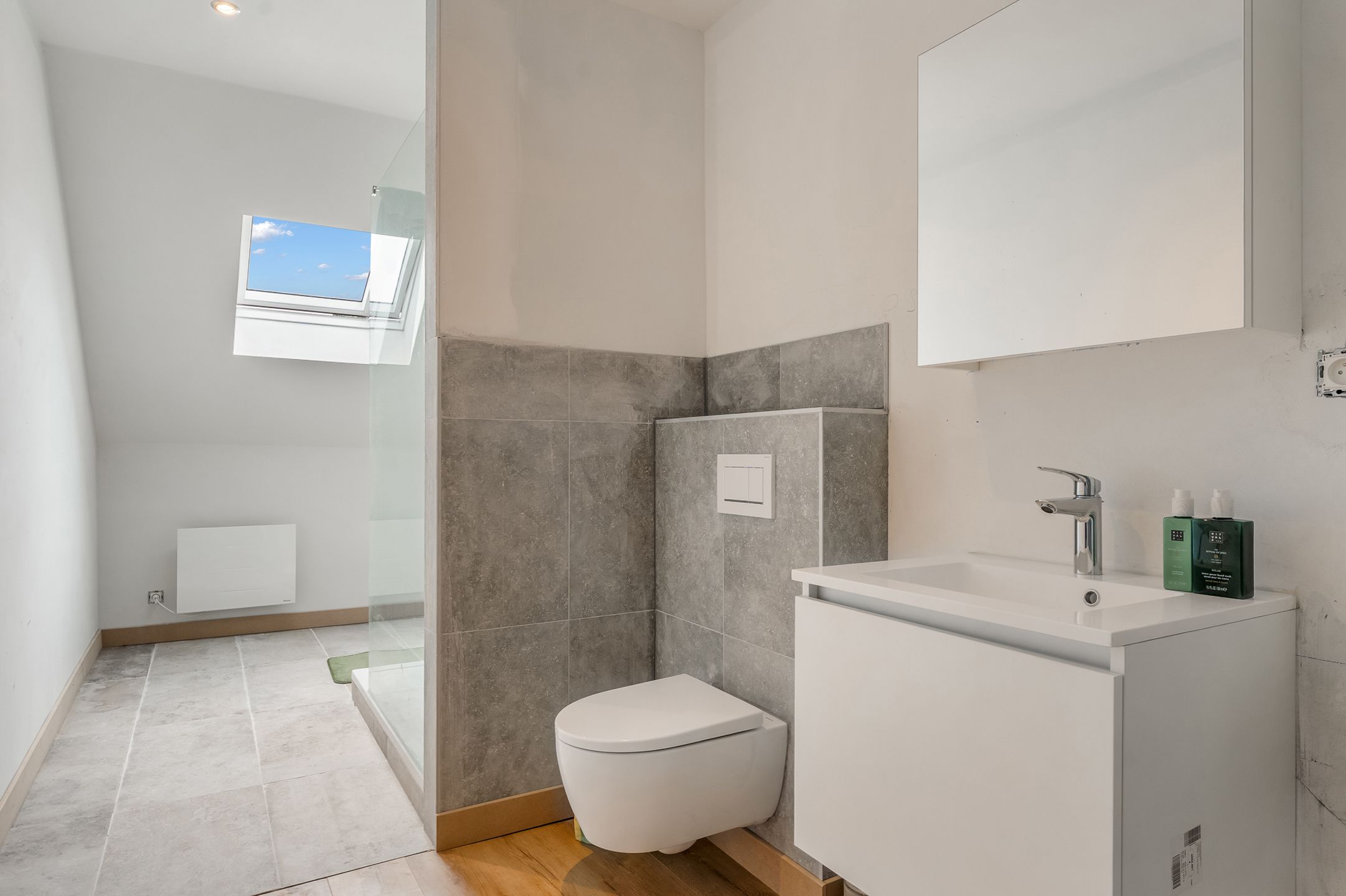 Instapklare woning met werkplaats te Vroenhoven foto 17