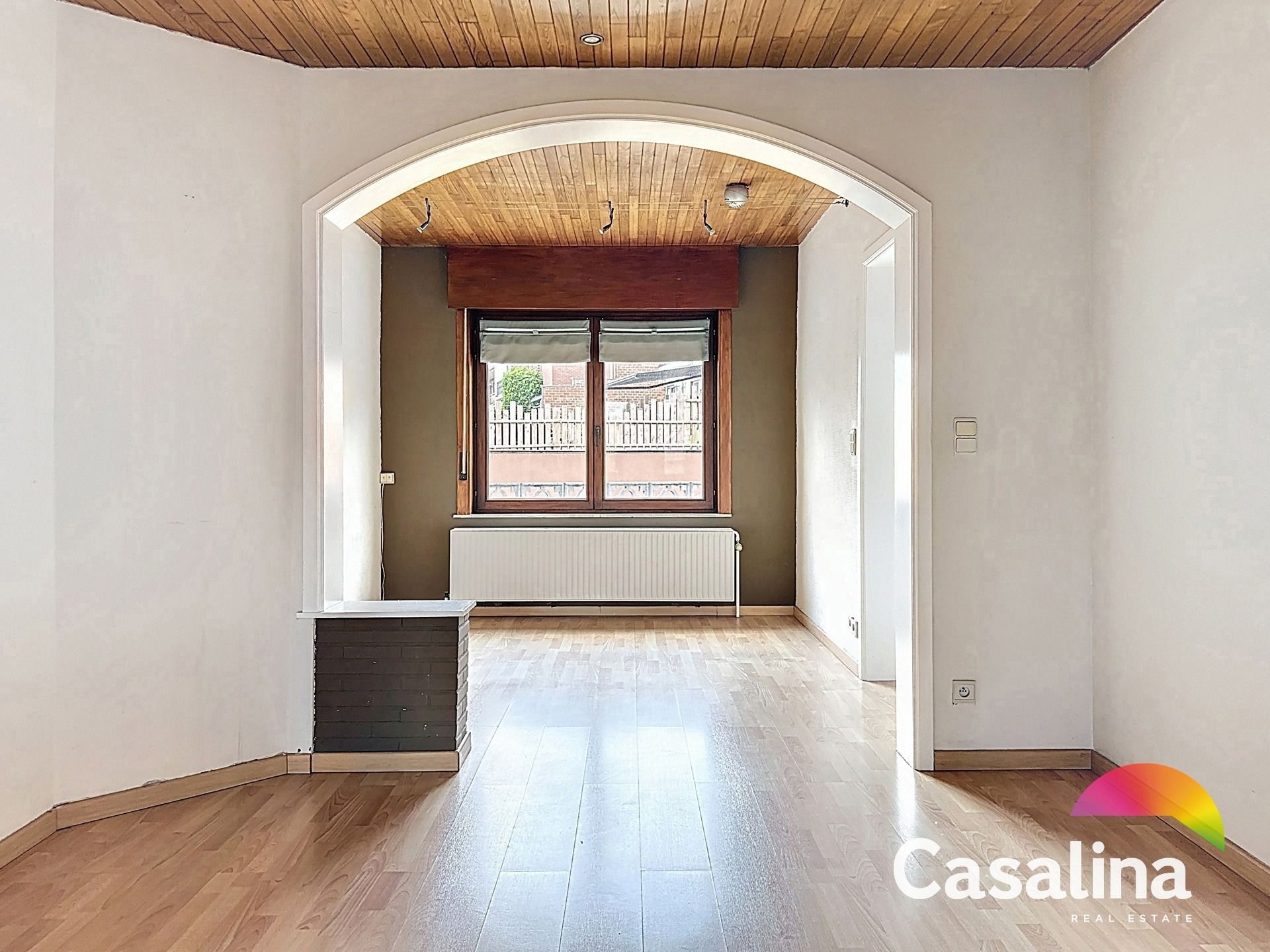 Een ruime te renoveren rijwoning van 207m² met zonnig terras foto 3