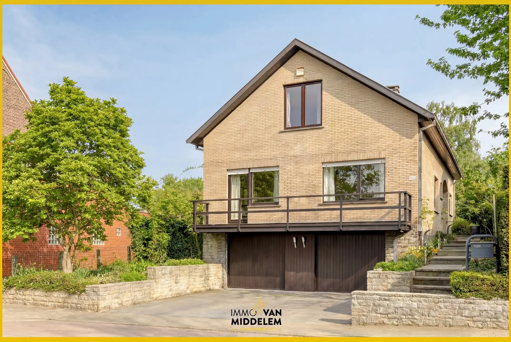 RUIME WONING MET 6 KAMERS EN GROTE TUIN foto {{pictureIndex}}